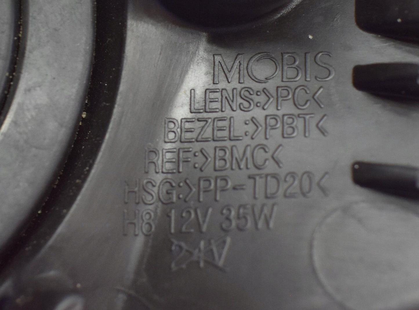 HYUNDAI TUCSON RIGHT FRONT HALOGEN ORG EU