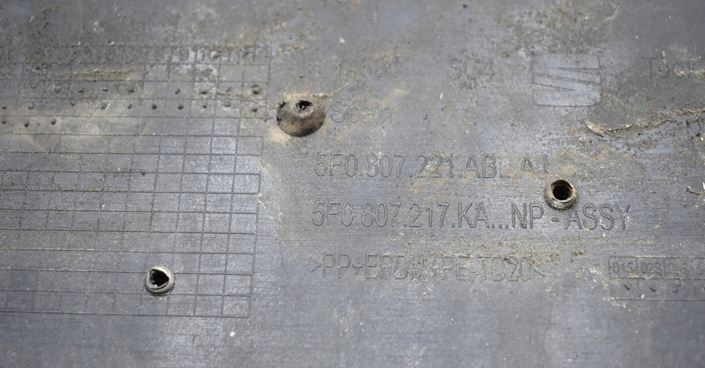 SEAT Leon III Facelift FR 5F0 Original Front Bumper + Grille