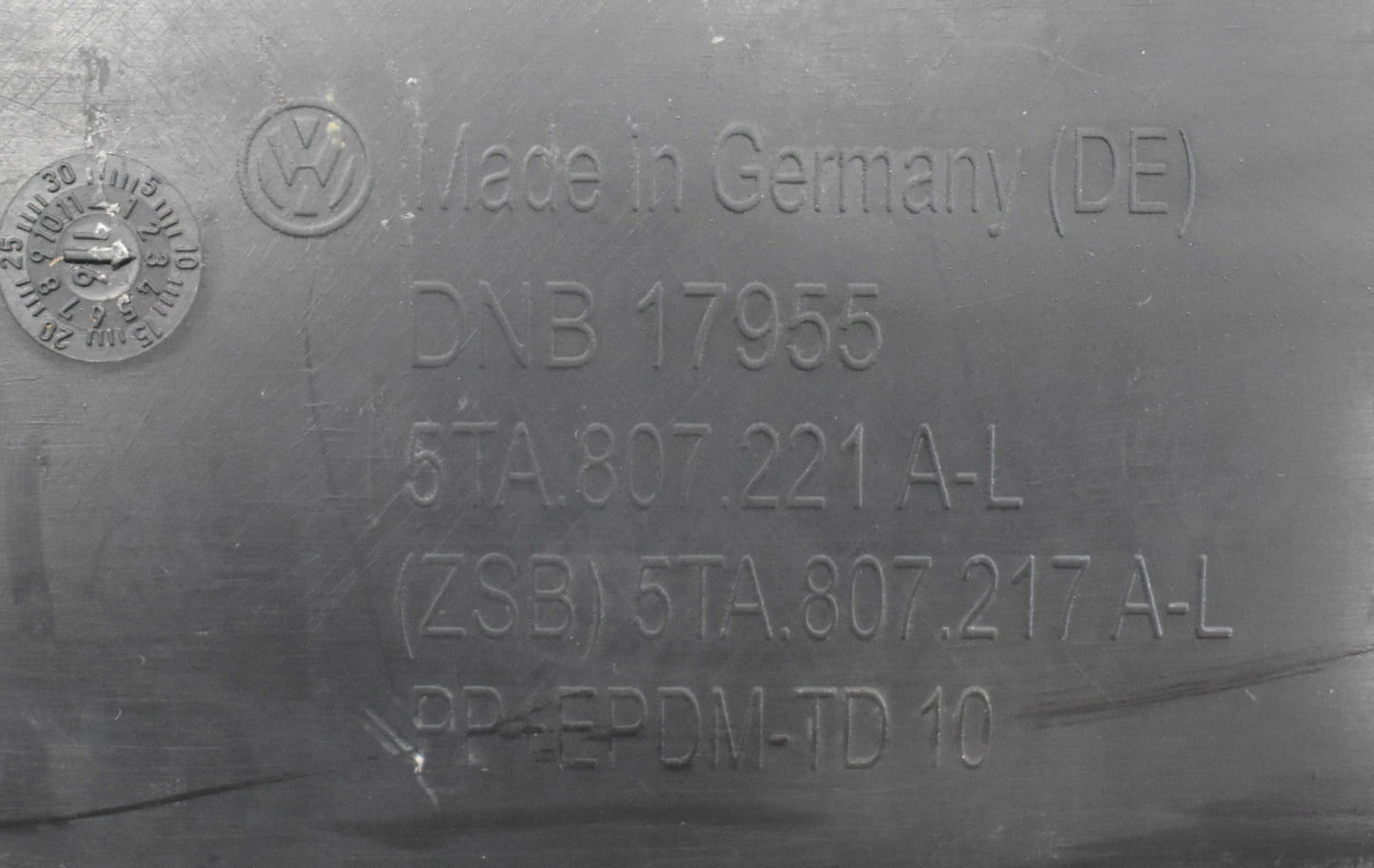 VW TOURAN III 5TA FRONT BUMPER EXCELLENT CONDITION