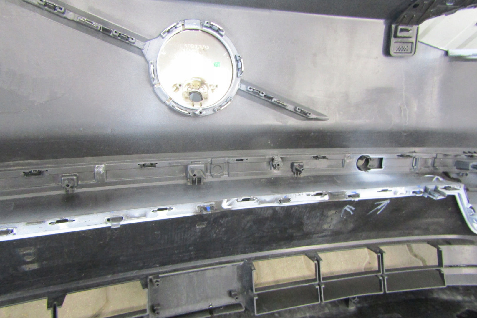 Front Bumper Volvo EX30 EX 30 23- (LOGO)