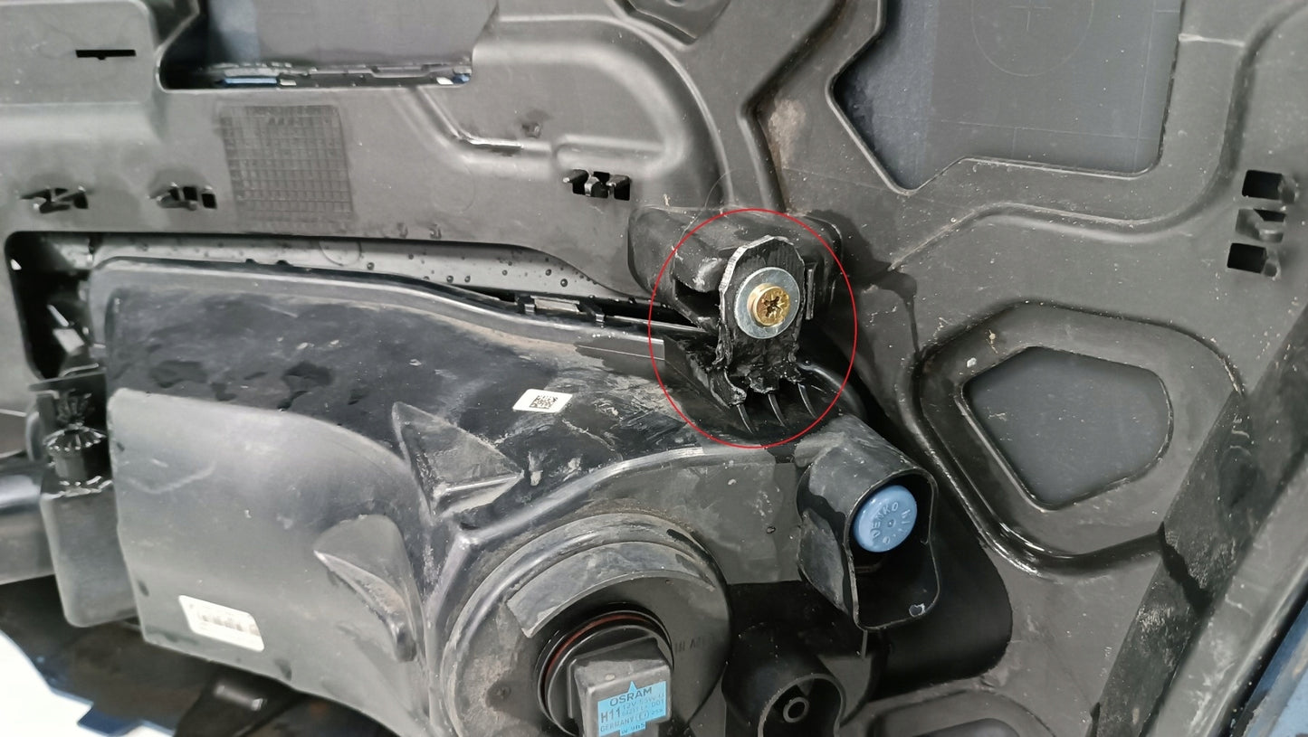 Pare-chocs avant VW Caddy 2K5 III deuxième lifting 2015-2020 / avec antibrouillard et support