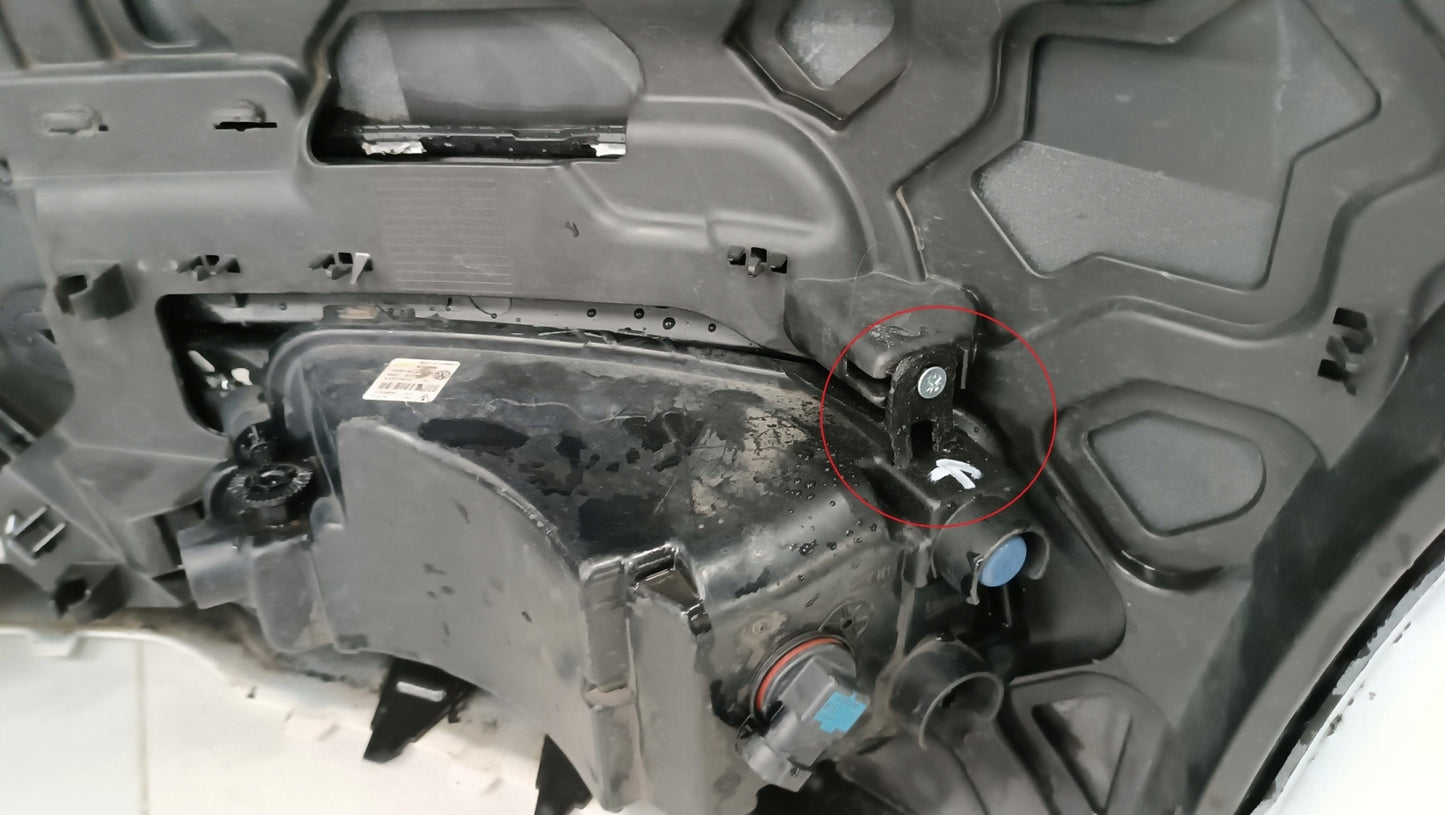 Zderzak przód przedni VW Caddy 2K5 III drugi Lift 15-20 / + halogeny + śliz