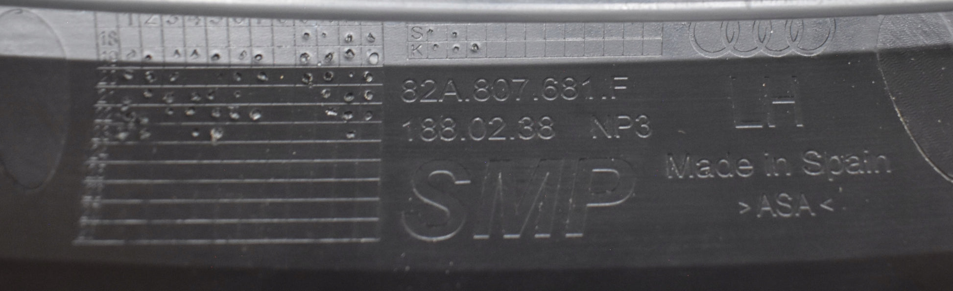 AUDI A1 II 82A LEFT FRONT BUMPER GRILLE ORG