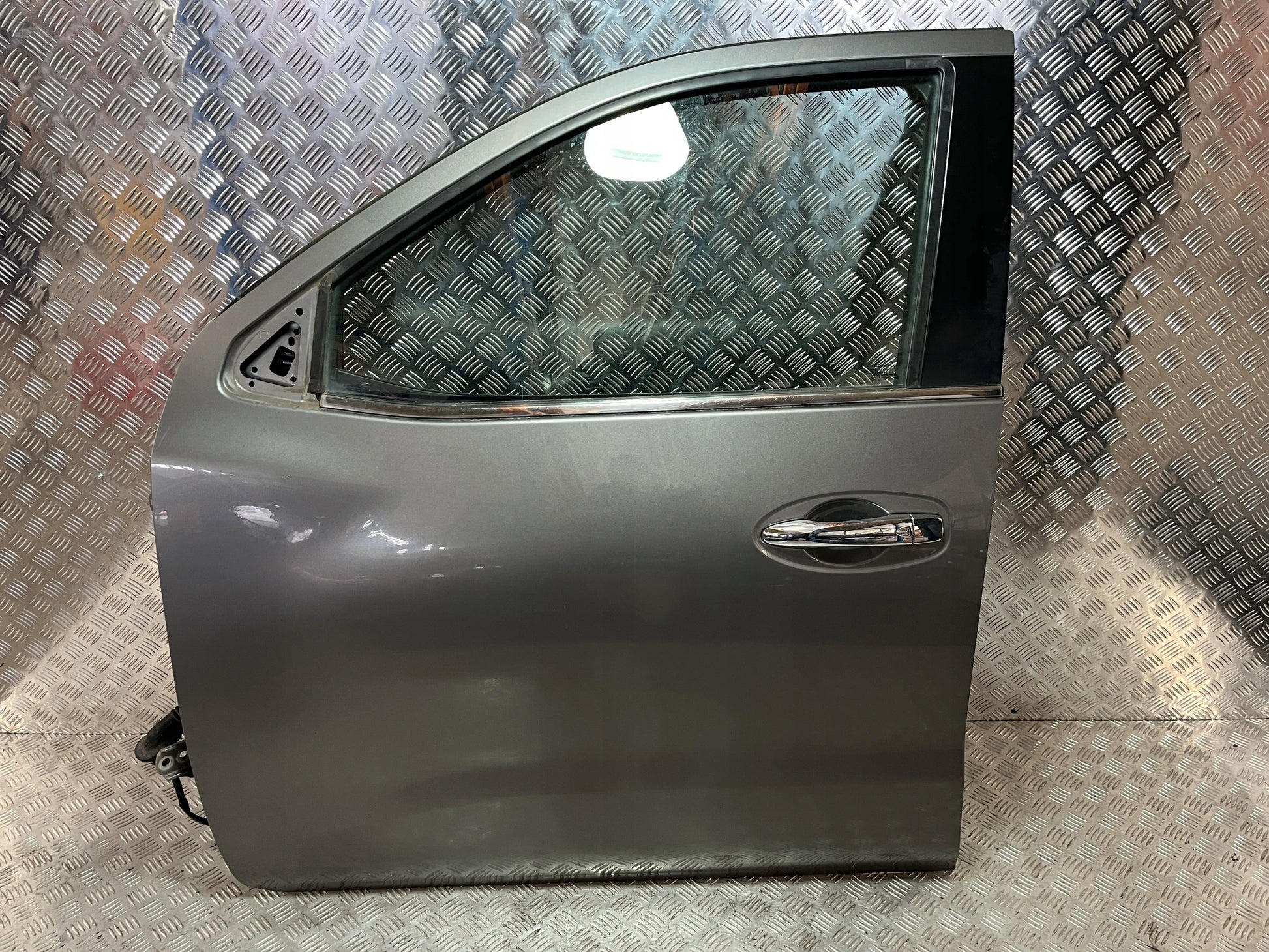 LEFT FRONT DOOR NISSAN NAVARA NP300 D23 15- K51