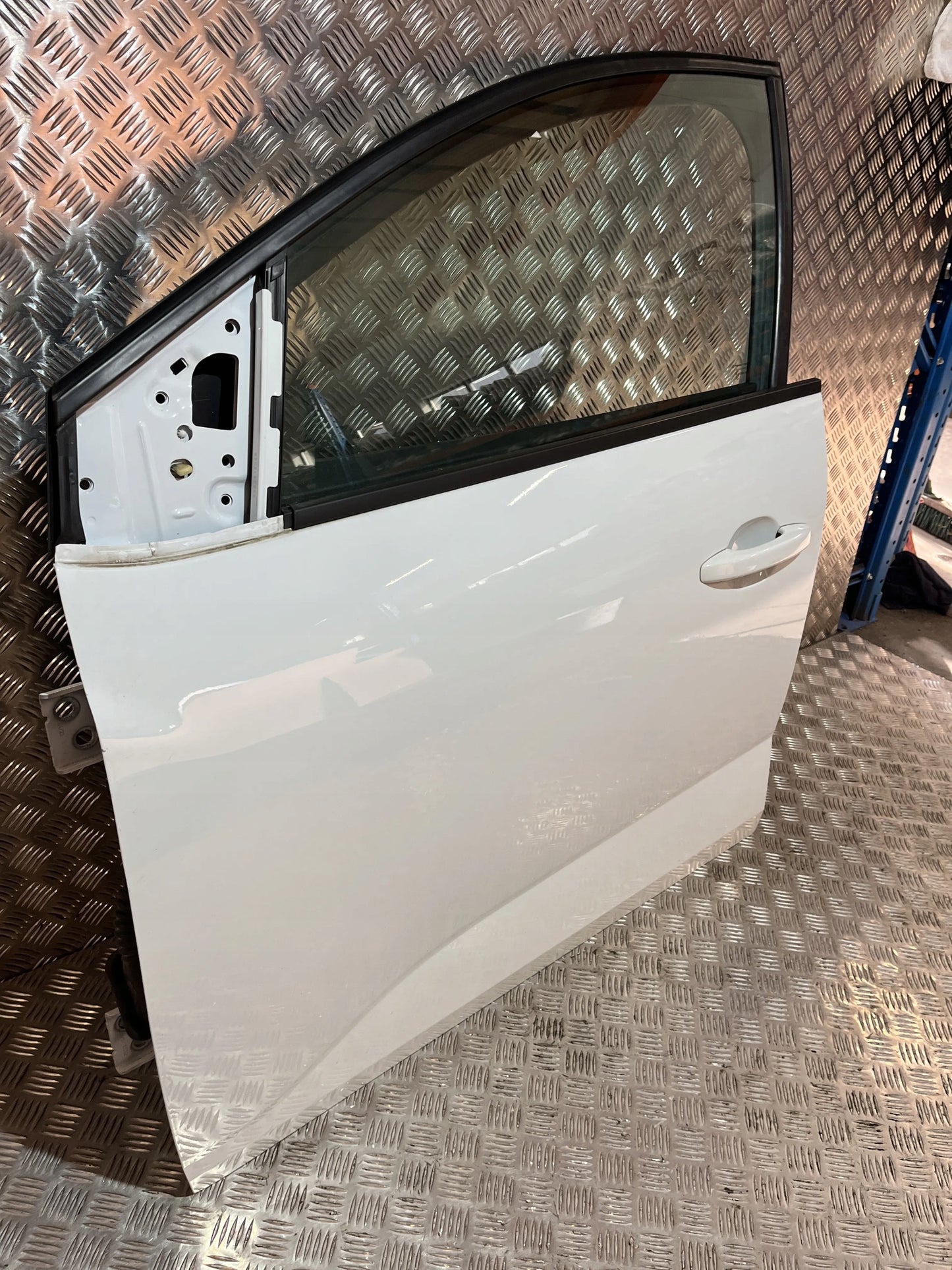 LEFT FRONT DOOR DACIA SANDERO III 21- OV369