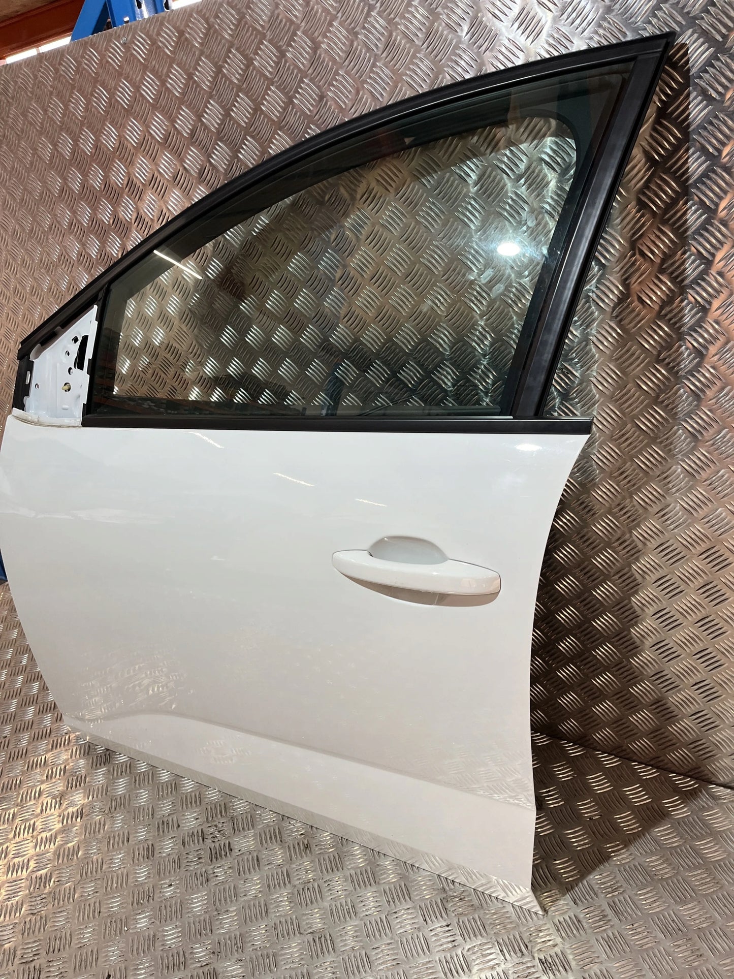 LEFT FRONT DOOR DACIA SANDERO III 21- OV369