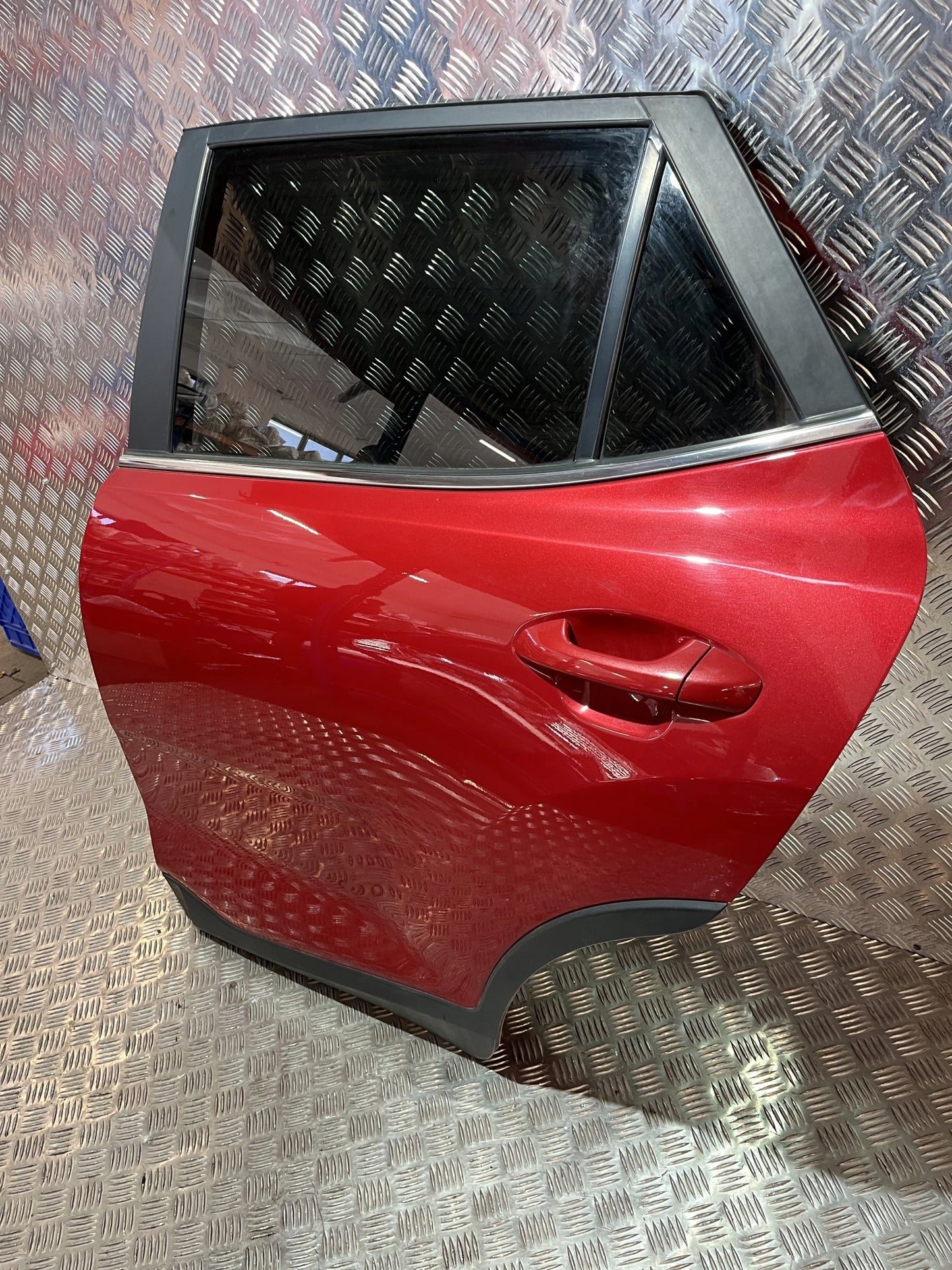 LEFT REAR DOOR FOR KIA STONIC 17- USED