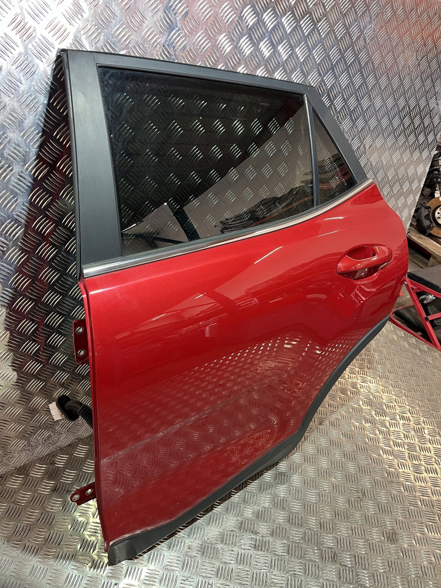 LEFT REAR DOOR FOR KIA STONIC 17- USED