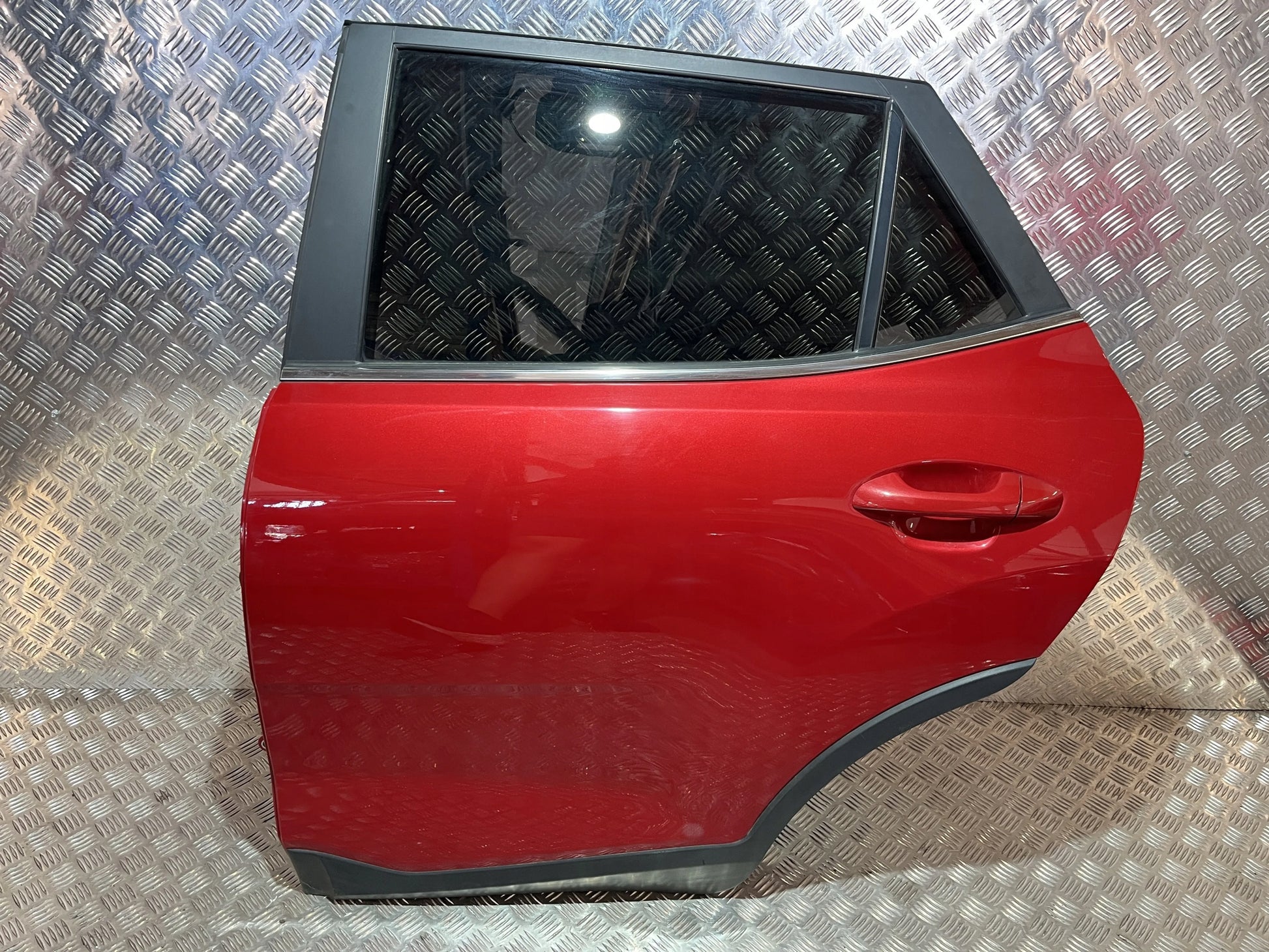 LEFT REAR DOOR FOR KIA STONIC 17- USED