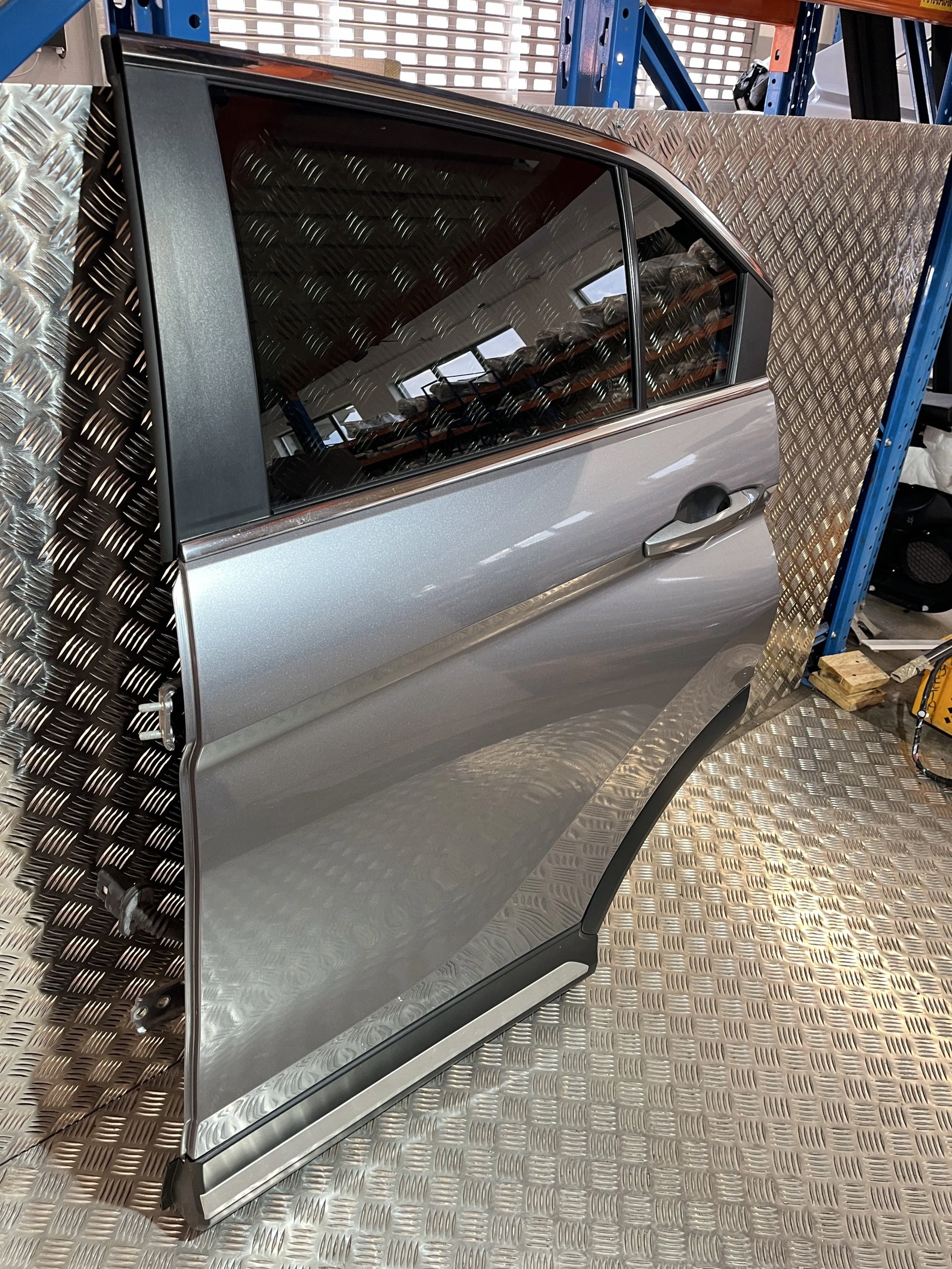 LEFT REAR DOOR FOR MITSUBISHI ECLIPSE CROSS 17- U17 U17C