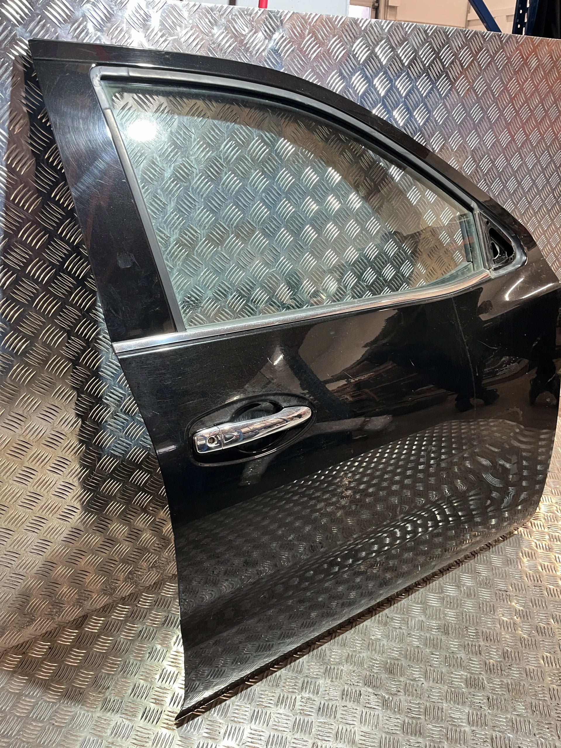 RIGHT FRONT DOOR NISSAN NAVARA NP300 D23 15- GN0