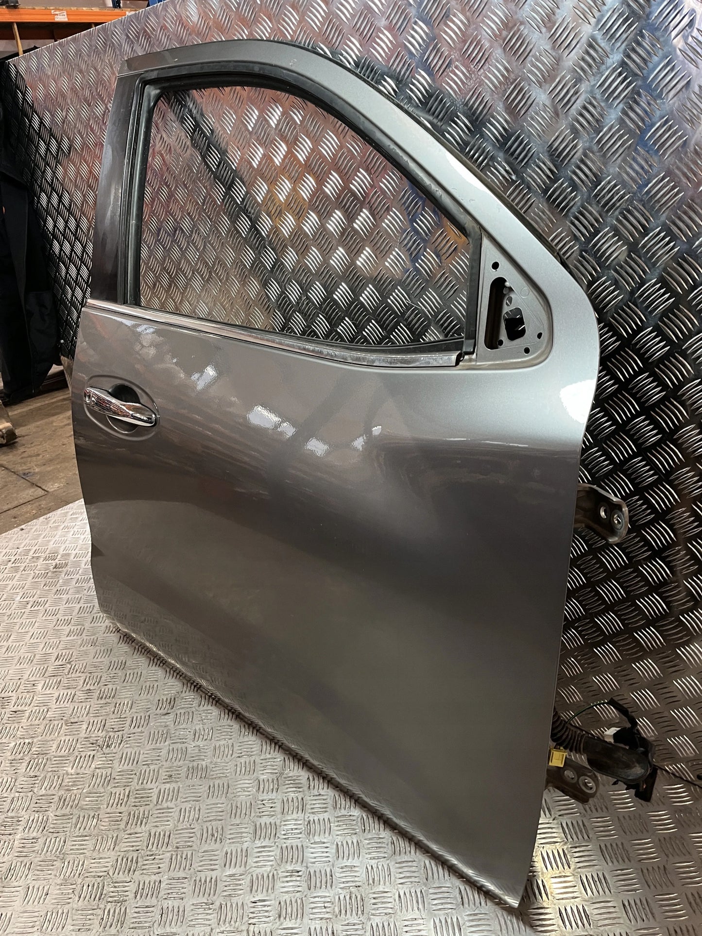 FRONT RIGHT DOOR NISSAN NAVARA NP300 D23 15- K51