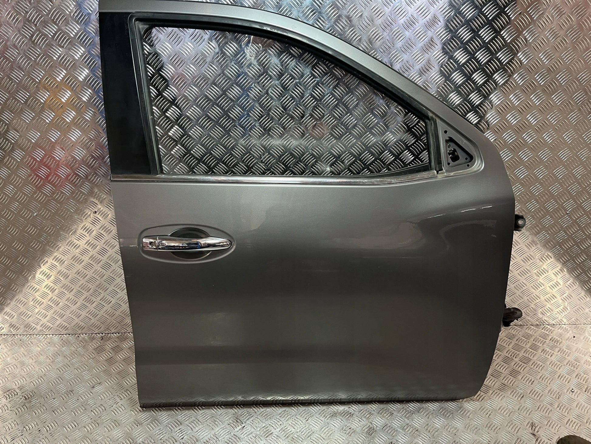 FRONT RIGHT DOOR NISSAN NAVARA NP300 D23 15- K51