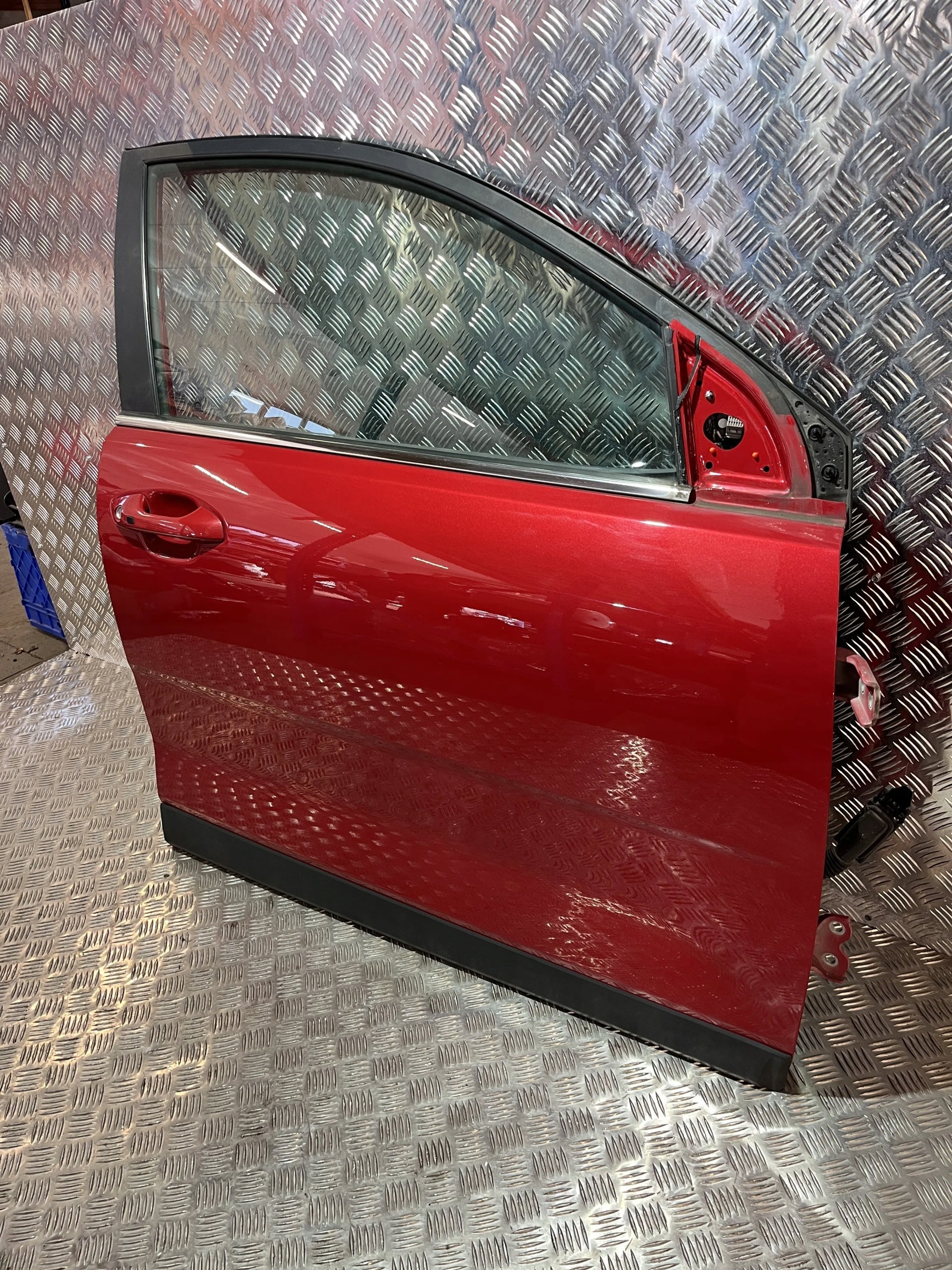 FRONT RIGHT DOOR FOR KIA STONIC 17- ONWARDS