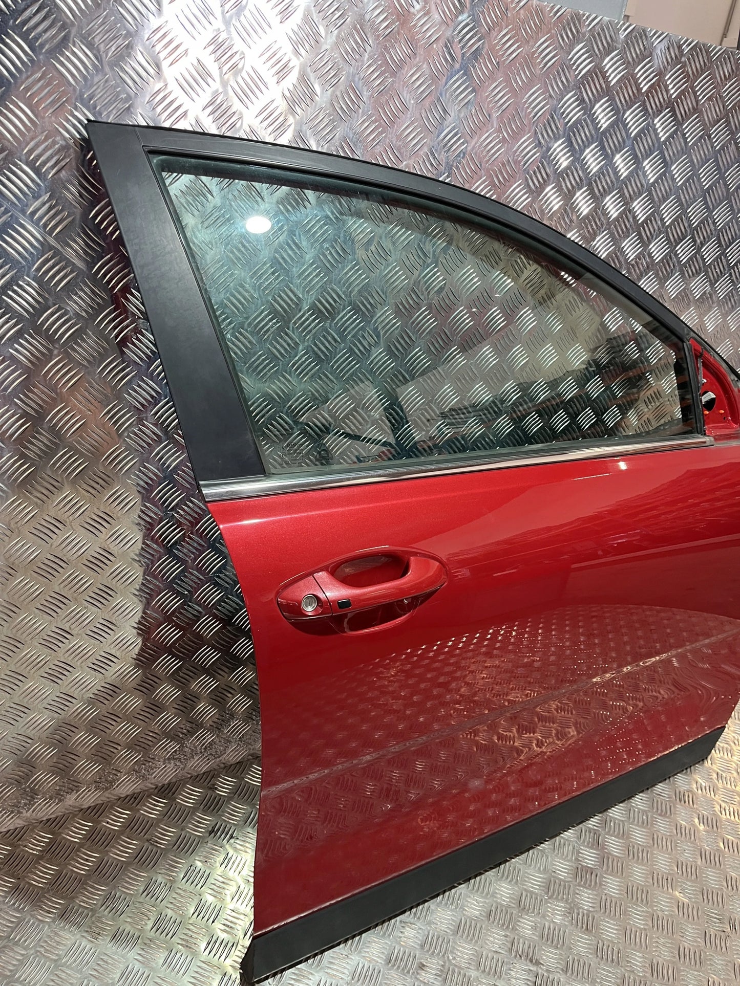 FRONT RIGHT DOOR FOR KIA STONIC 17- ONWARDS