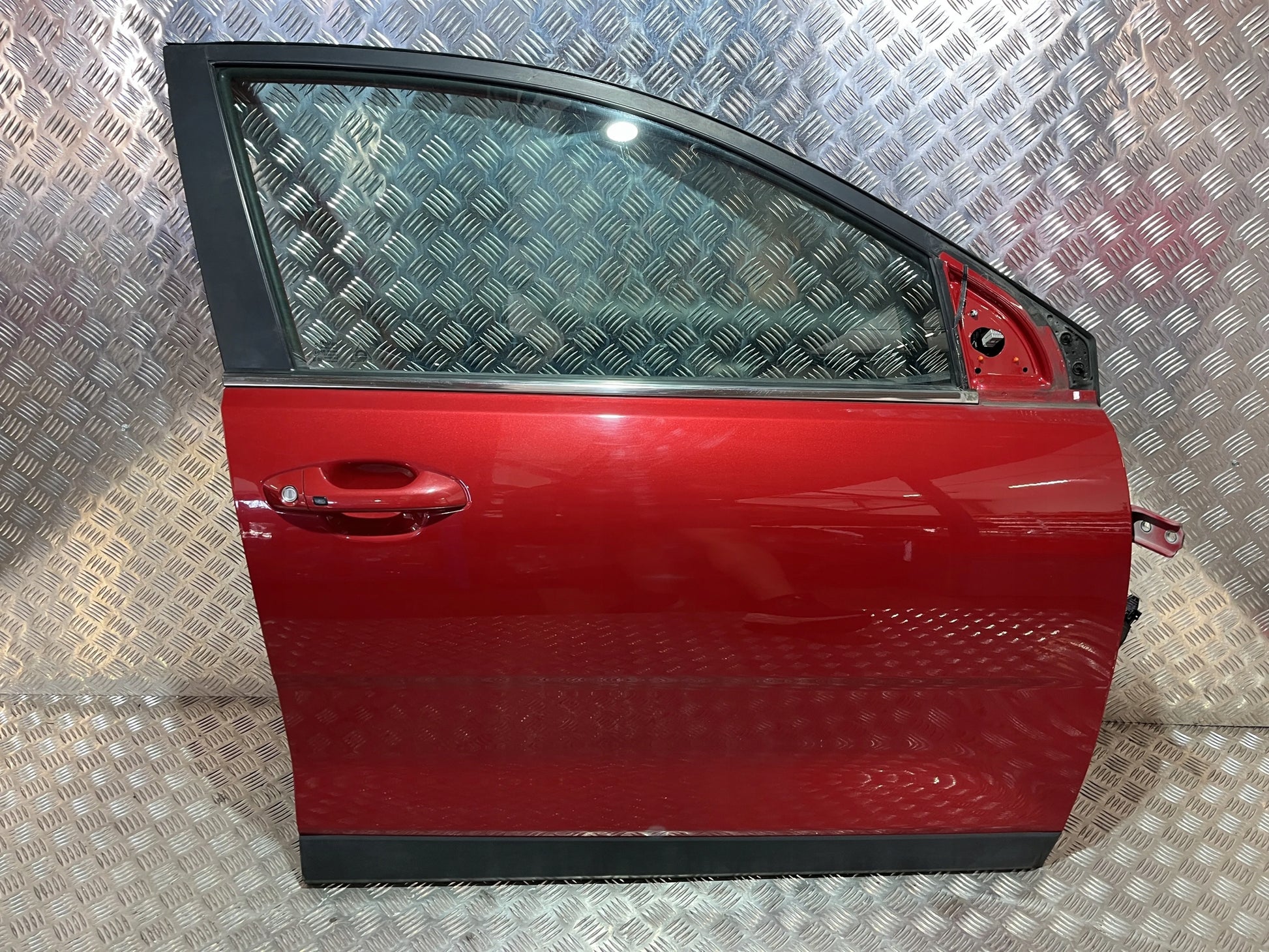 FRONT RIGHT DOOR FOR KIA STONIC 17- ONWARDS