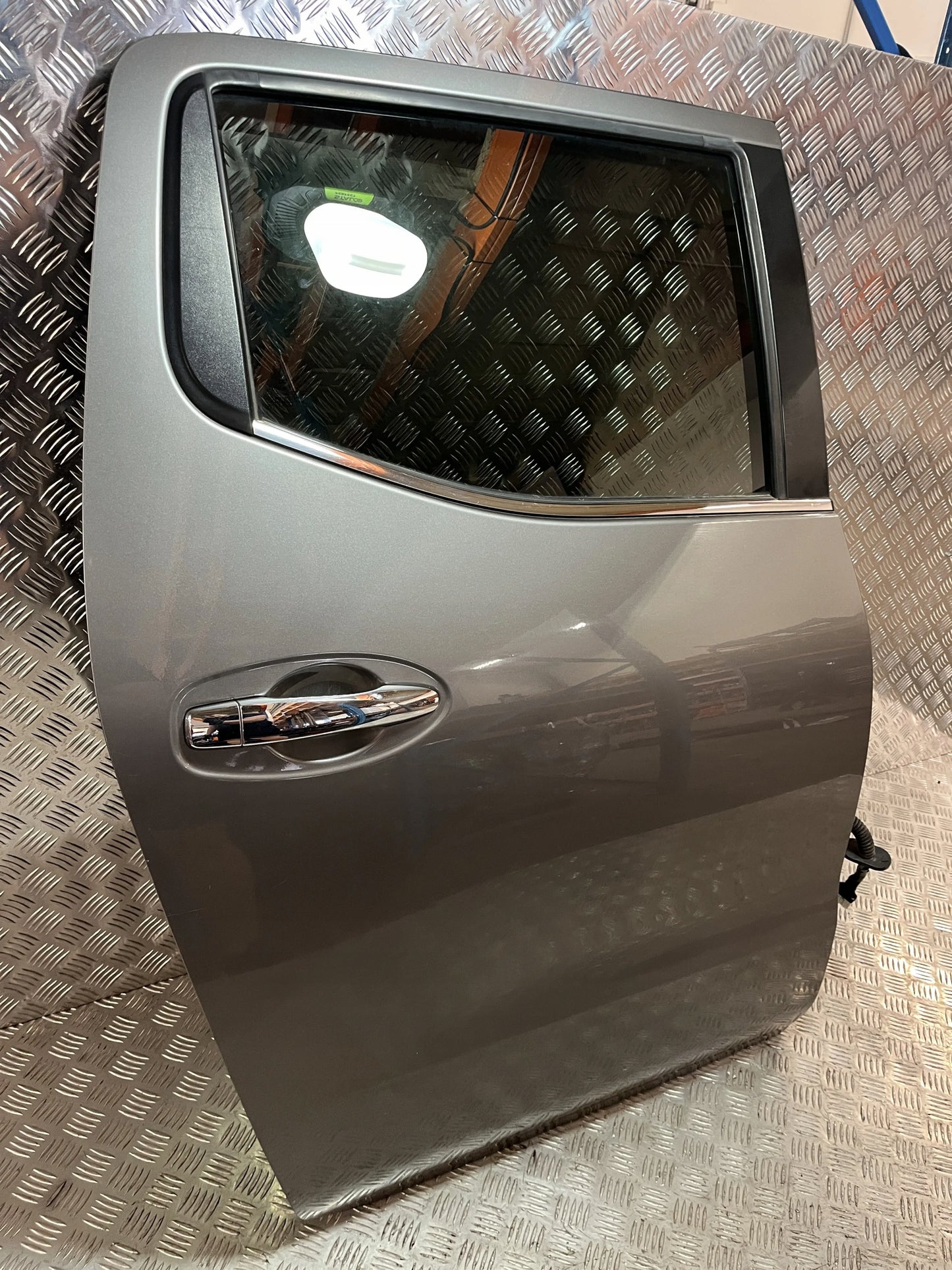 RIGHT REAR DOOR NISSAN NAVARA NP300 D23 15- K51