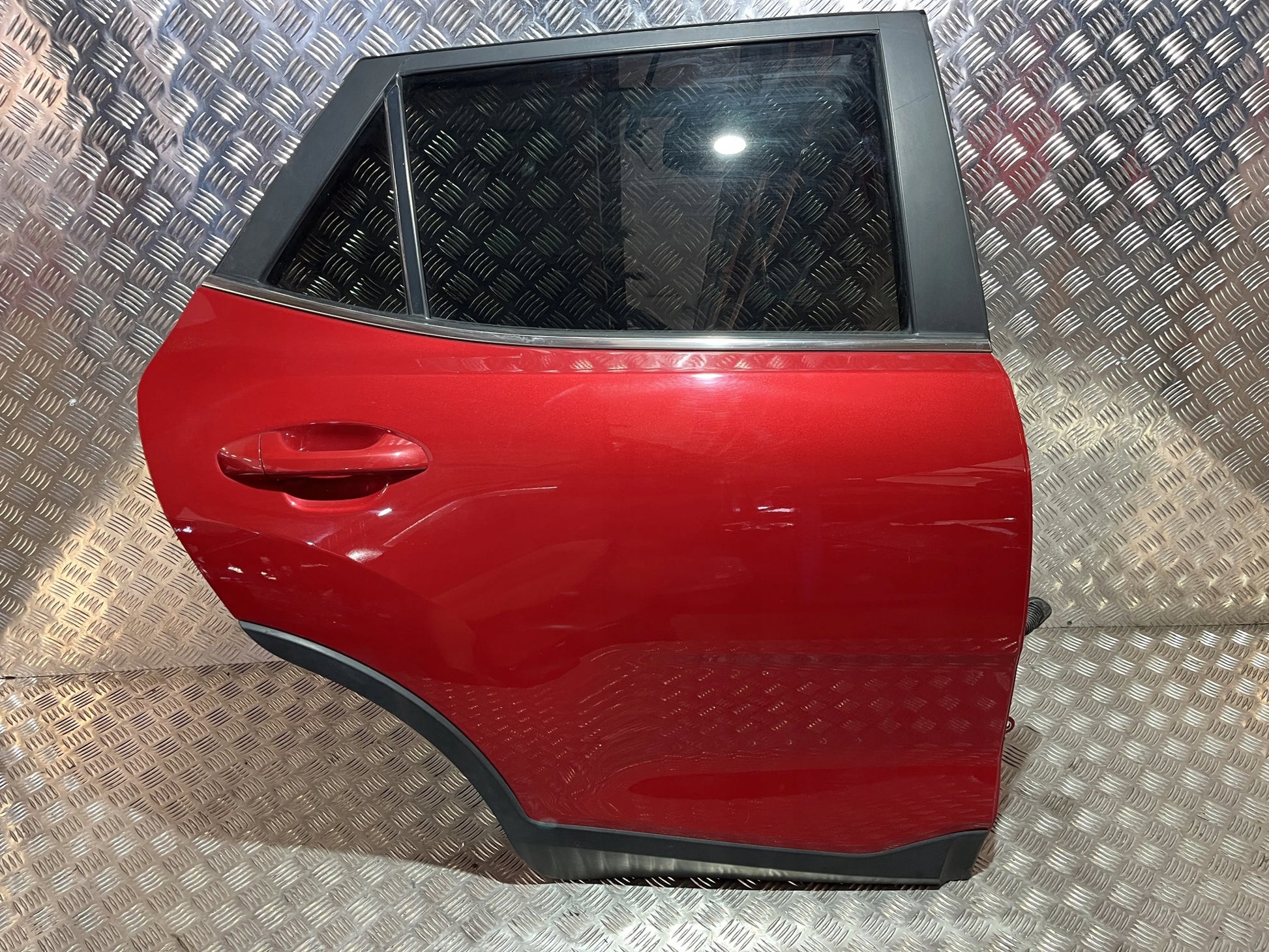 REAR RIGHT DOOR FOR KIA STONIC 17- USED