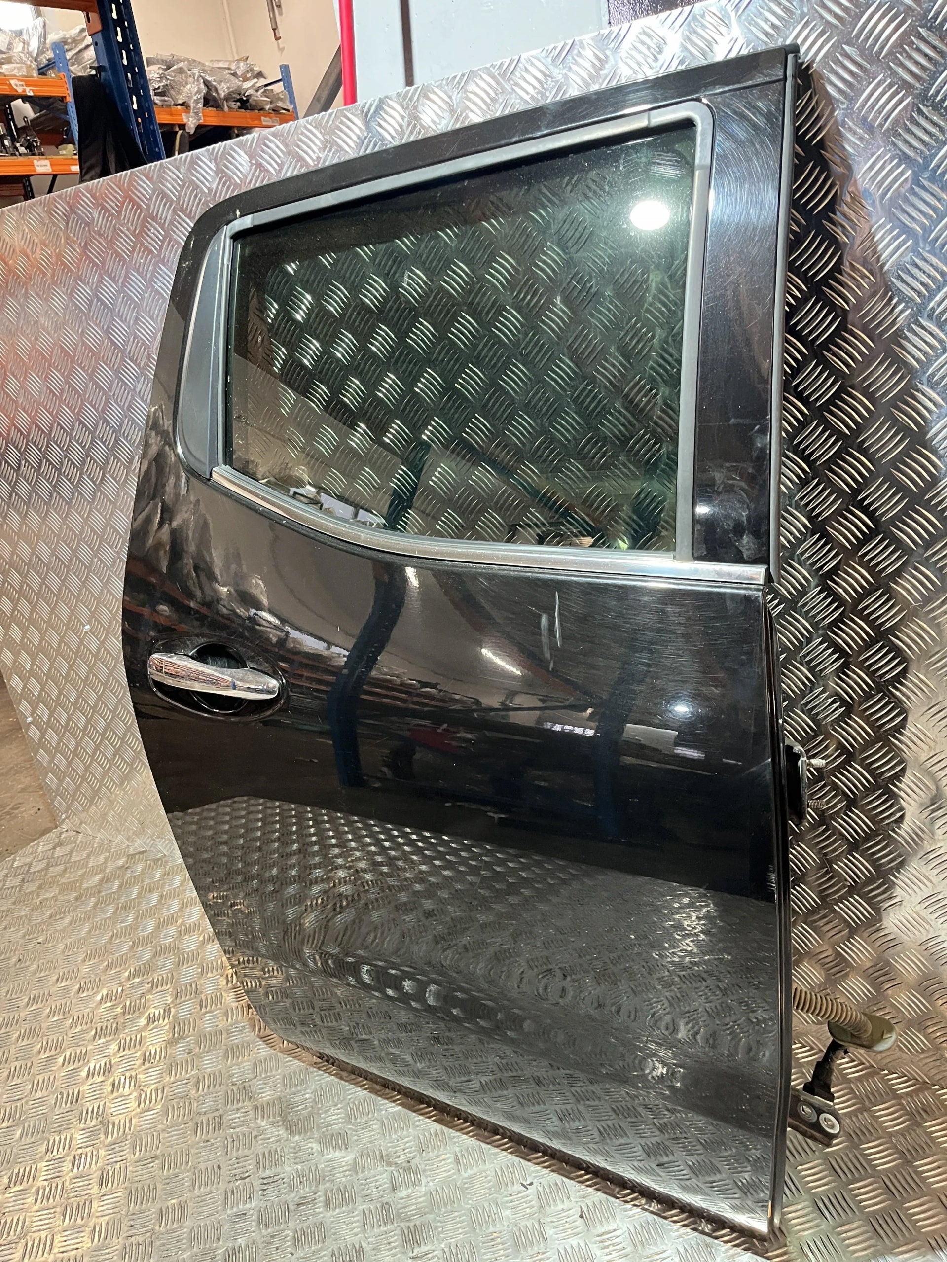 REAR RIGHT DOOR NISSAN NAVARA NP300 D23 15- GN0