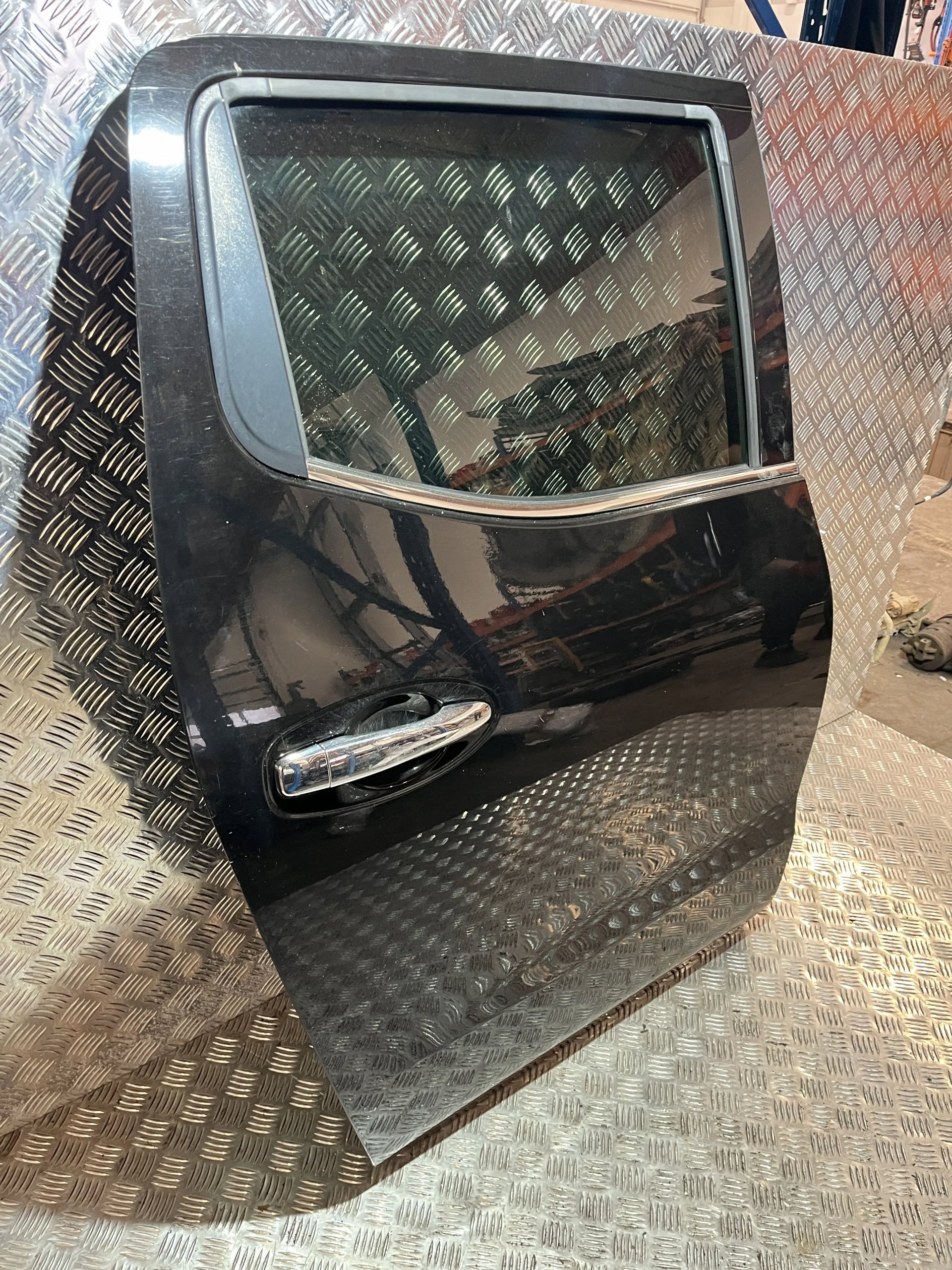 REAR RIGHT DOOR NISSAN NAVARA NP300 D23 15- GN0