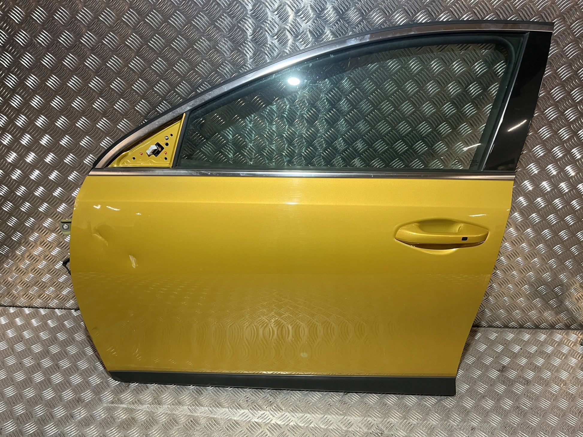 FRONT LEFT DOOR KIA XCEED 19- YQM YQ