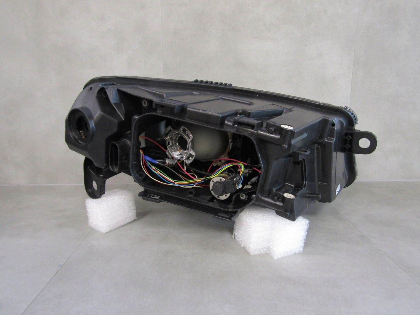 AUDI RS6 C6 08-11 HEADLIGHT LH LEFT XENON NON-SWIVEL