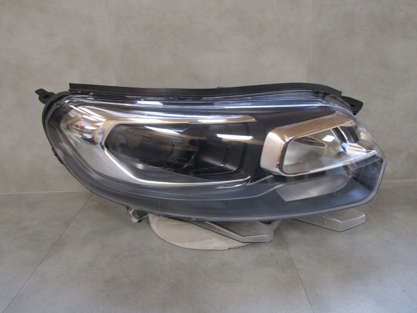 HEADLIGHT CITROEN JUMPY 3 III 16-23 VIVARO 19-23 XENON NOT SWIVEL RH