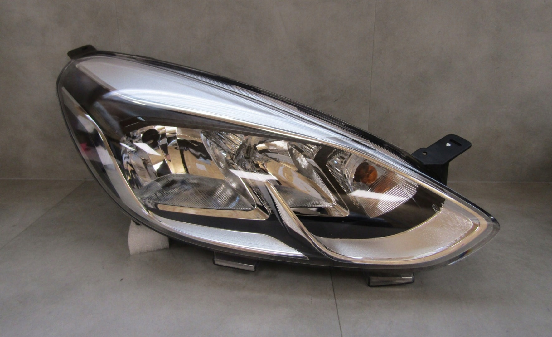 FRONT LAMP FORD FIESTA MK8 VIII 17-21 STANDARD RH RIGHT H1BB-13W029-AE