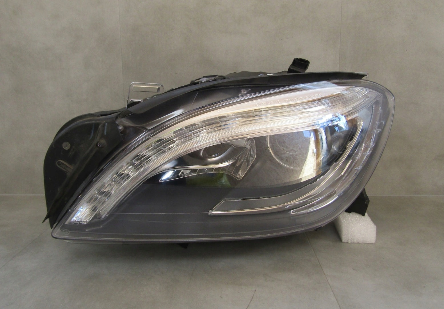 MERCEDES ML W166 XENON HEADLIGHT SWIVELING 11-15 LH LEFT A1668202259