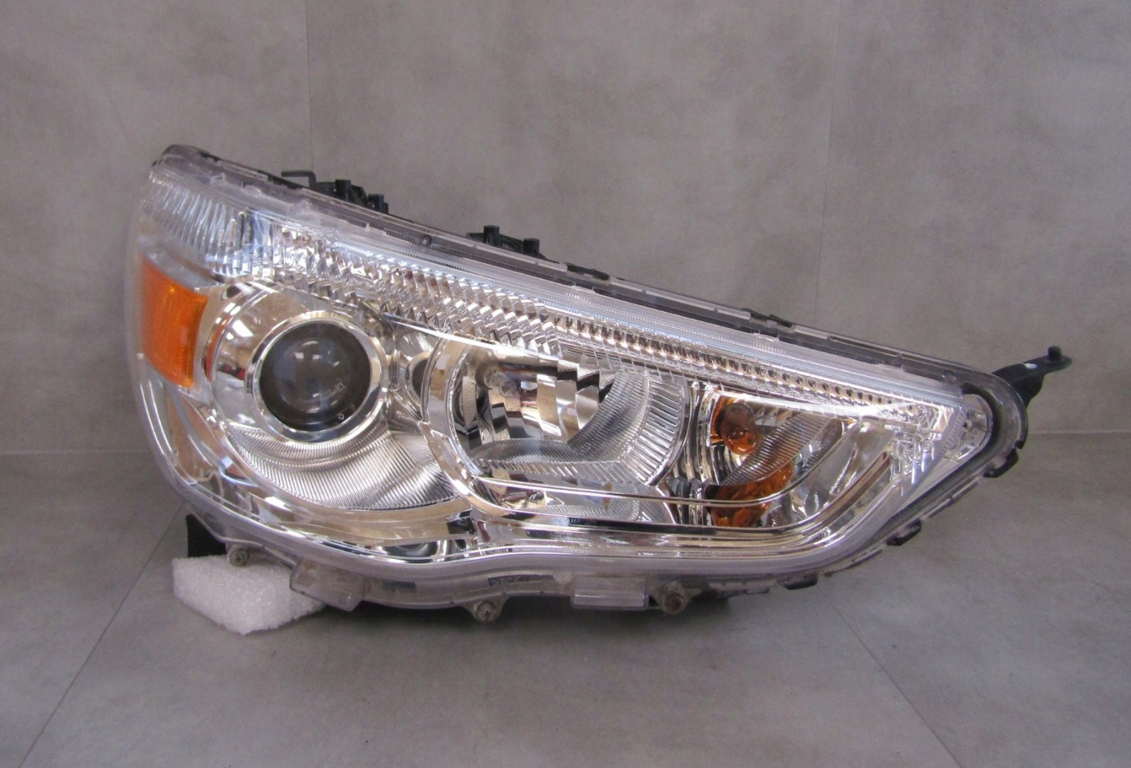 HEADLIGHT MITSUBISHI ASX LIFT STANDARD 12-19 RH RIGHT