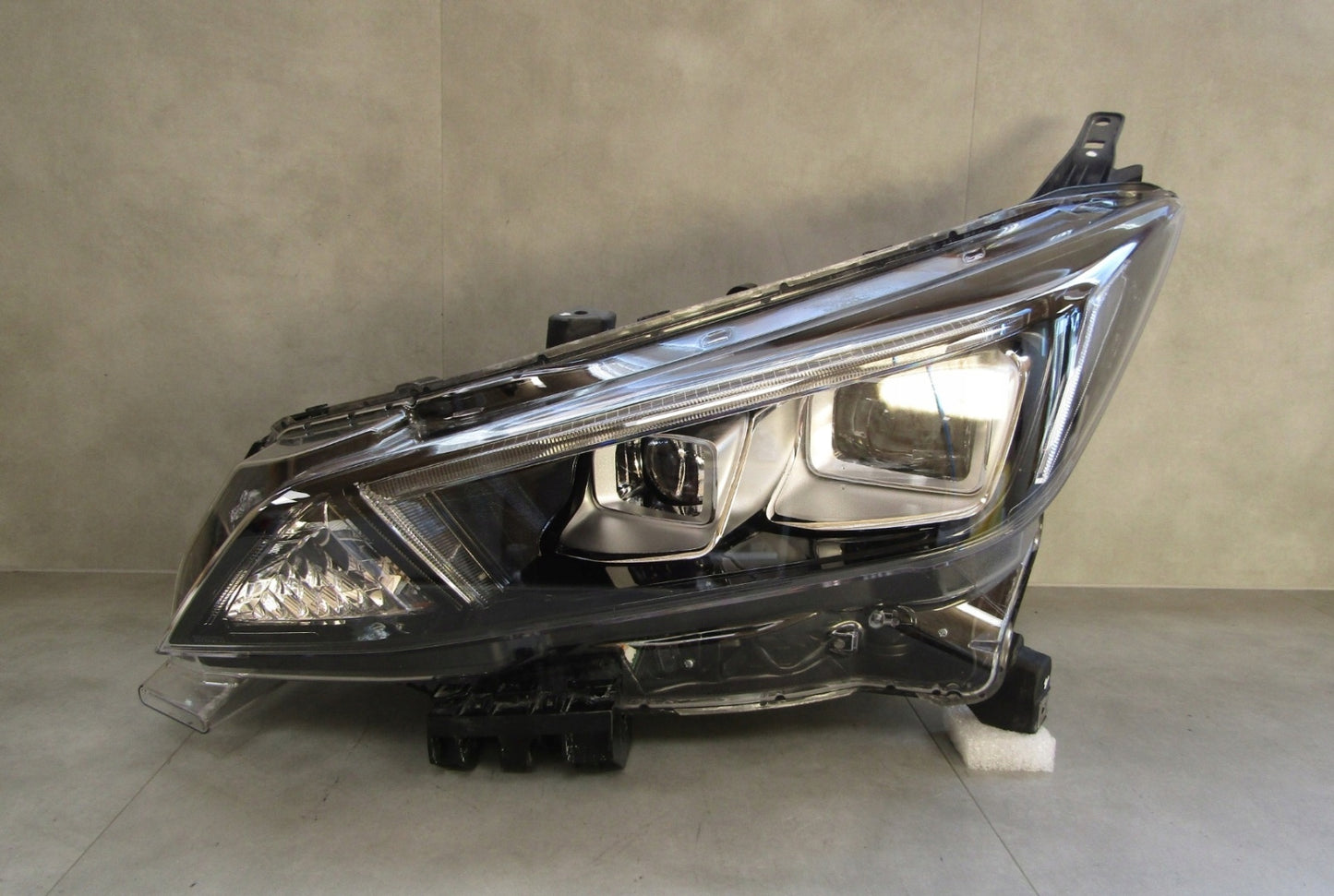 FRONT HEADLIGHT NISSAN LEAF 2 II LED 18-22 LH LEFT 26060 5SH5A