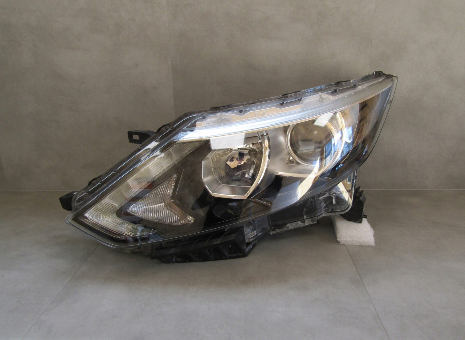 NISSAN QASHQAI J11 HEADLIGHT STANDARD LENS WITH LED LH 13-17 100-18013