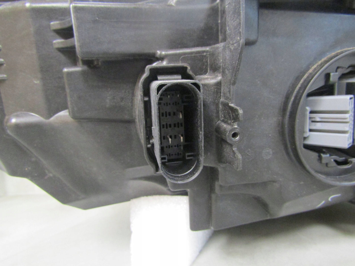 POLESTAR II 2 FRONT LAMP FULL LED BASE 20- LH LEFT P32404655