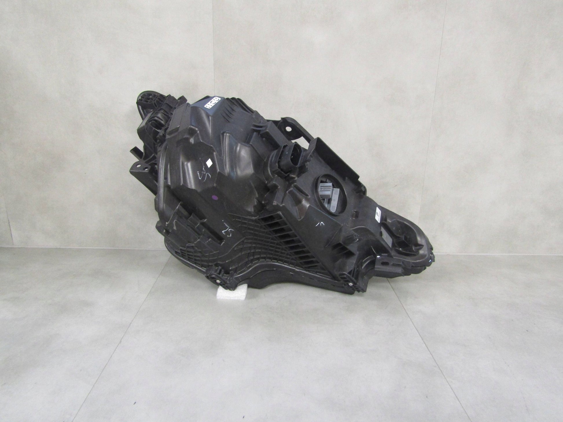 POLESTAR II 2 FRONT LAMP FULL LED BASE 20- LH LEFT P32404655