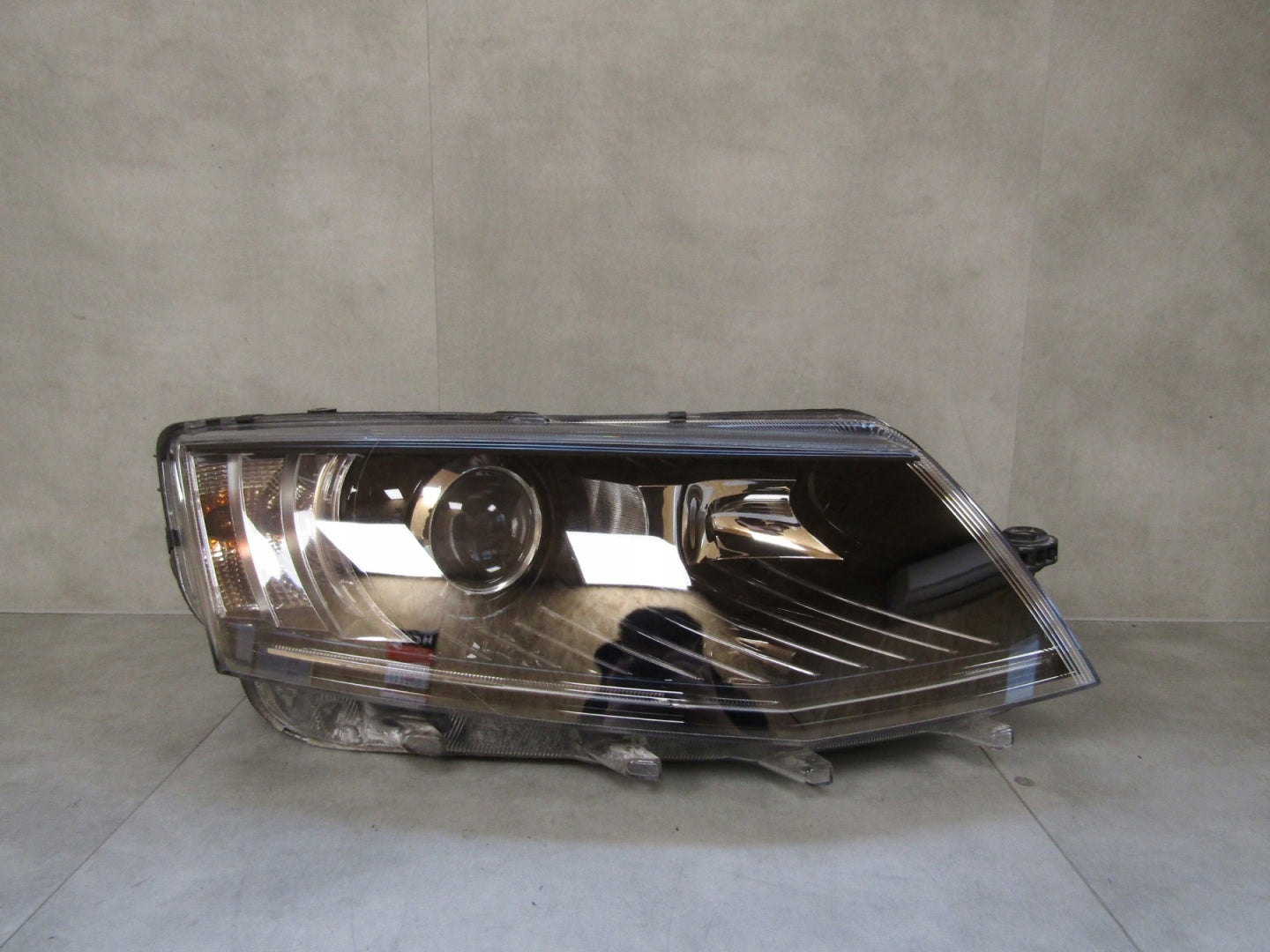 HEADLIGHT SKODA OCTAVIA 3 III BI-XENON SWIVELING 12-16 RH RIGHT 5E1941016B