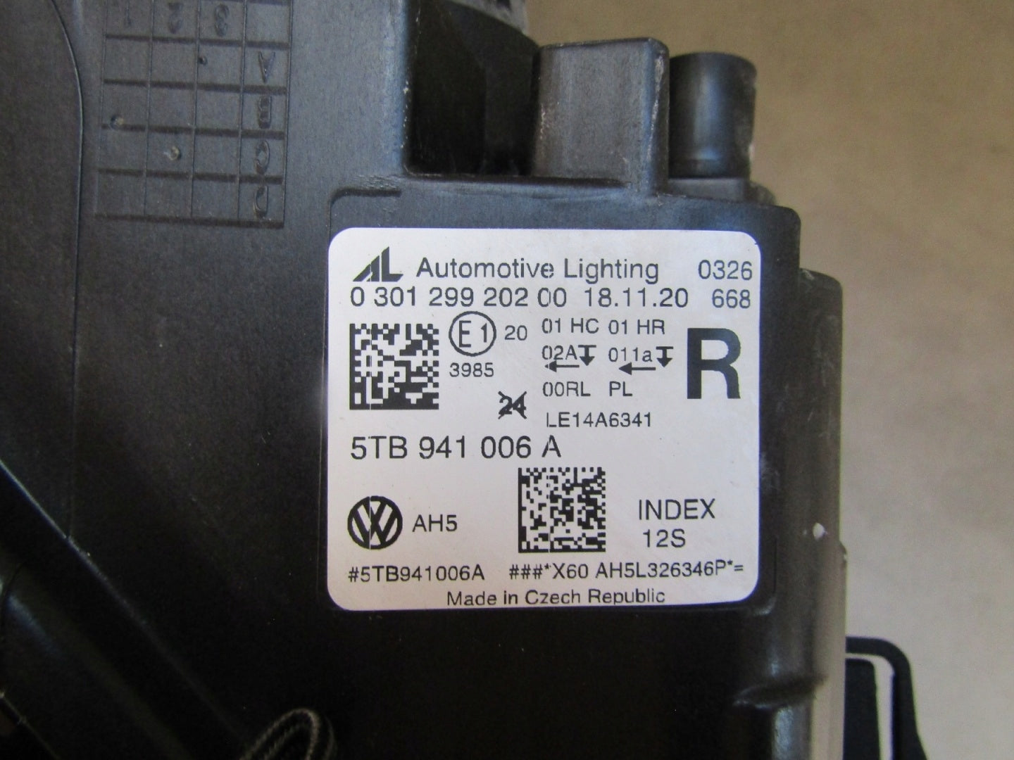 HEADLIGHT VOLKSWAGEN TOURAN III 3 5TB STANDARD 15- RH RIGHT 5TB906A