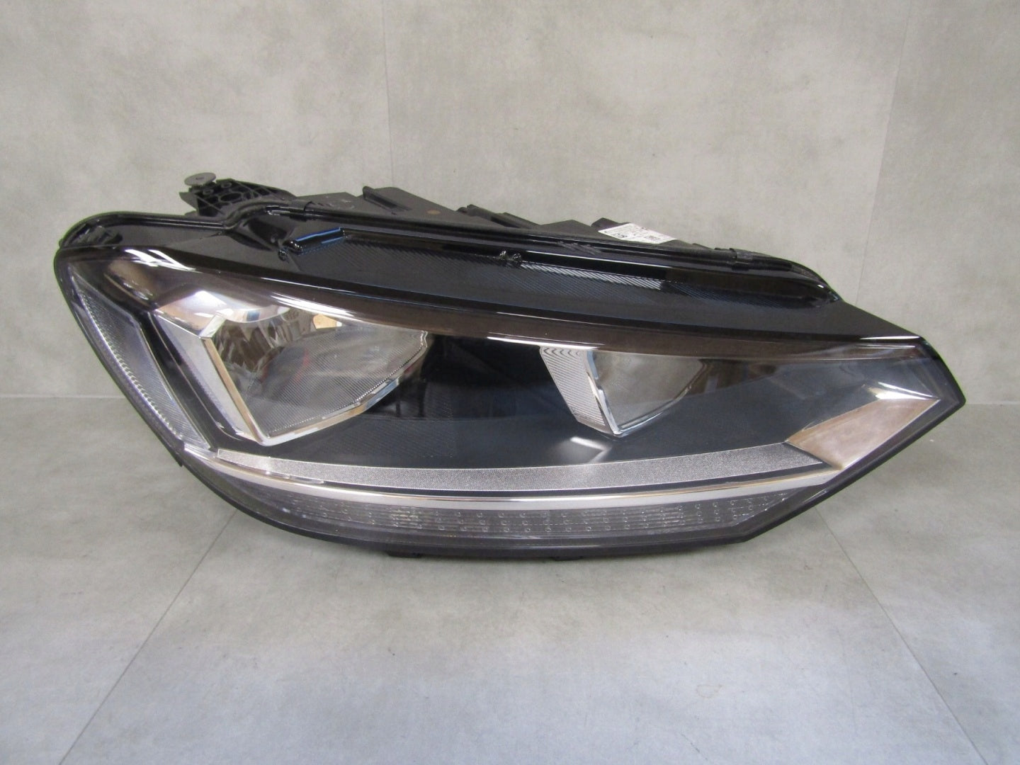 HEADLIGHT VOLKSWAGEN TOURAN III 3 5TB STANDARD 15- RH RIGHT 5TB906A