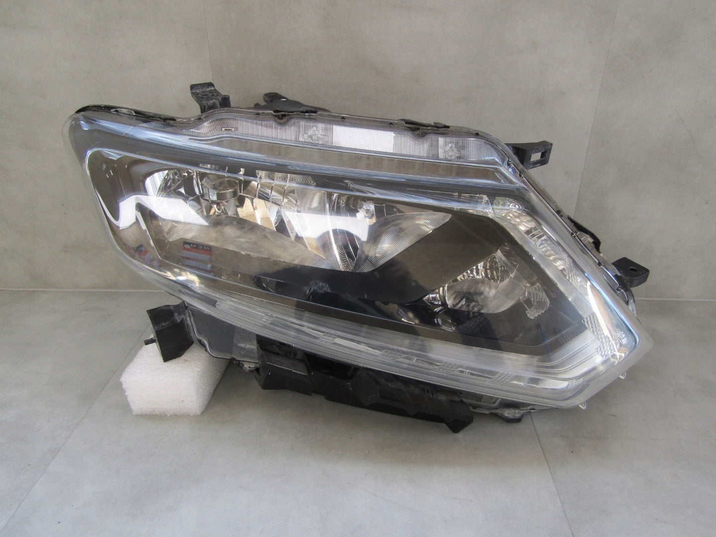 Nissan X TRAIL T32 Standard Headlight 13-17 RH