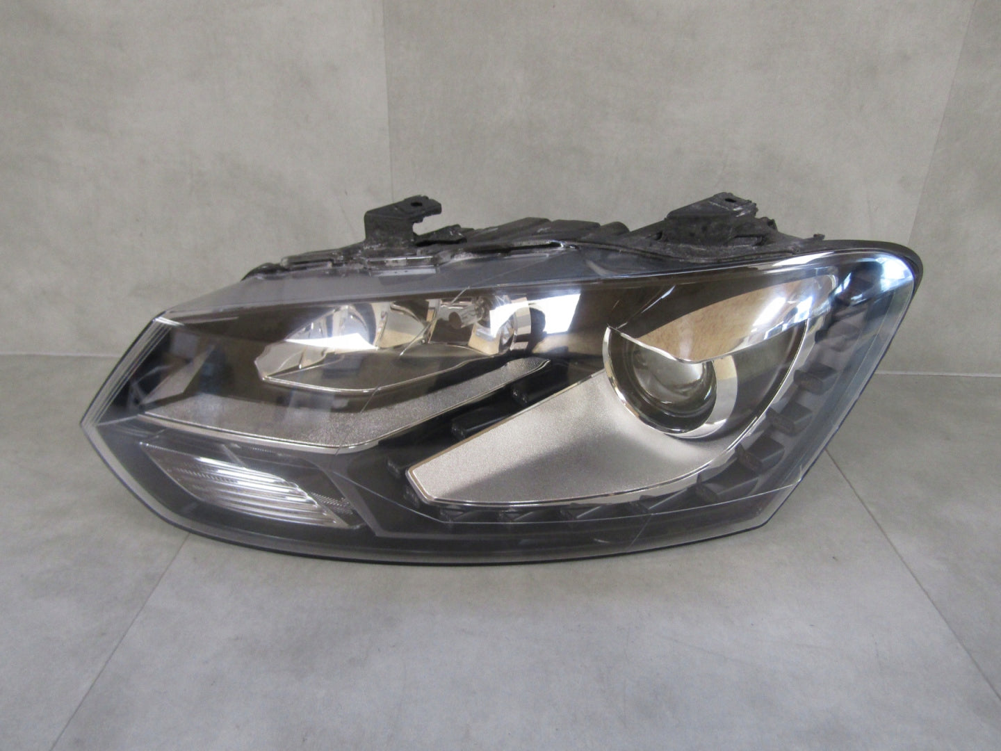 Front Headlight VW Polo 6R XENON NON-SWIVEL + LED 09-14 LH 6R1941031D