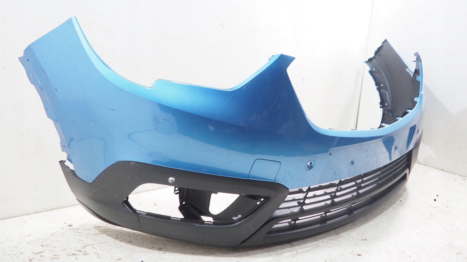 Opel Crossland X Front Bumper 39097370