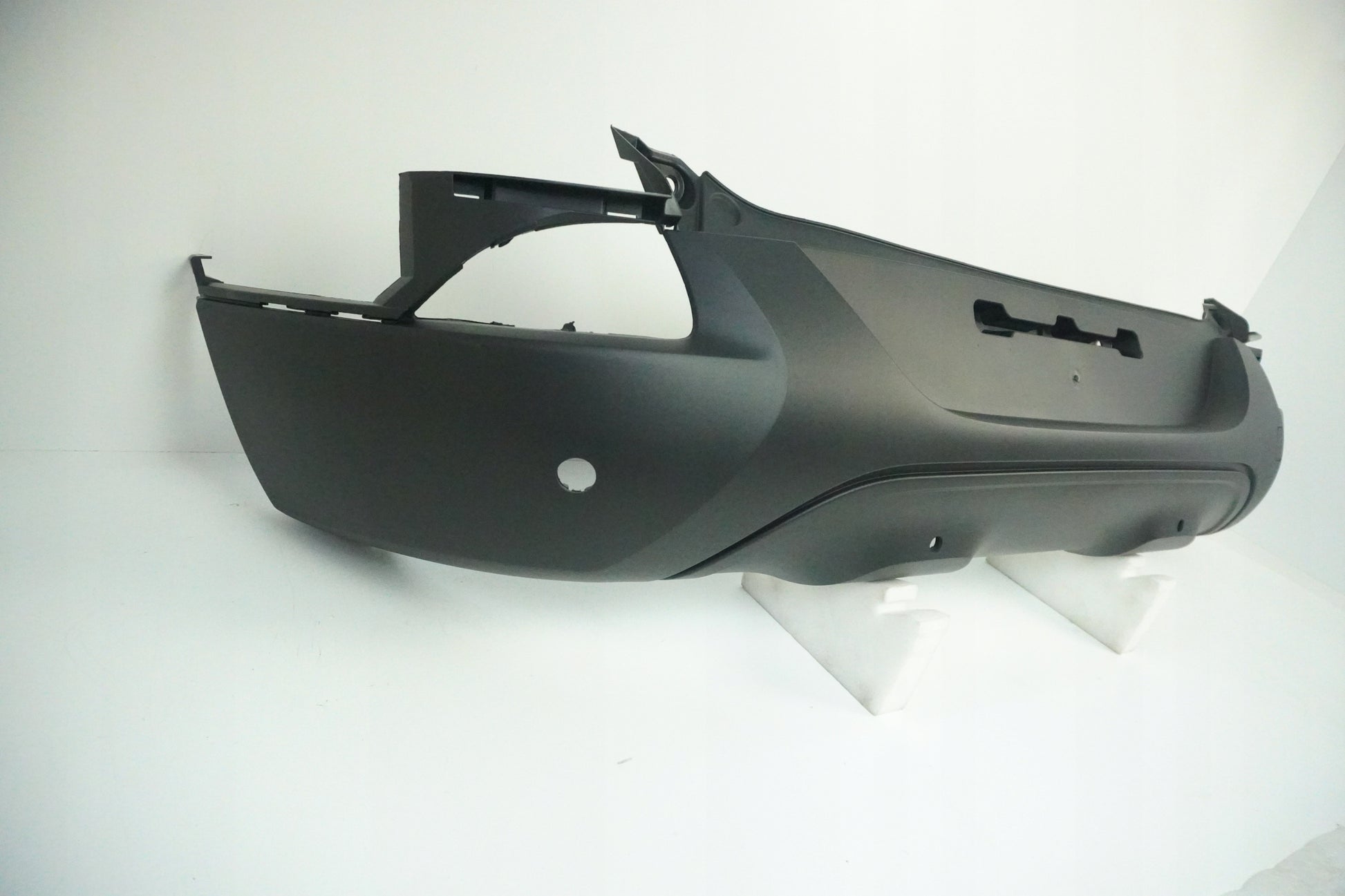 RENAULT KADJAR 15-18 FACTORY NEW REAR BUMPER 4 PDC ORIGINAL OE