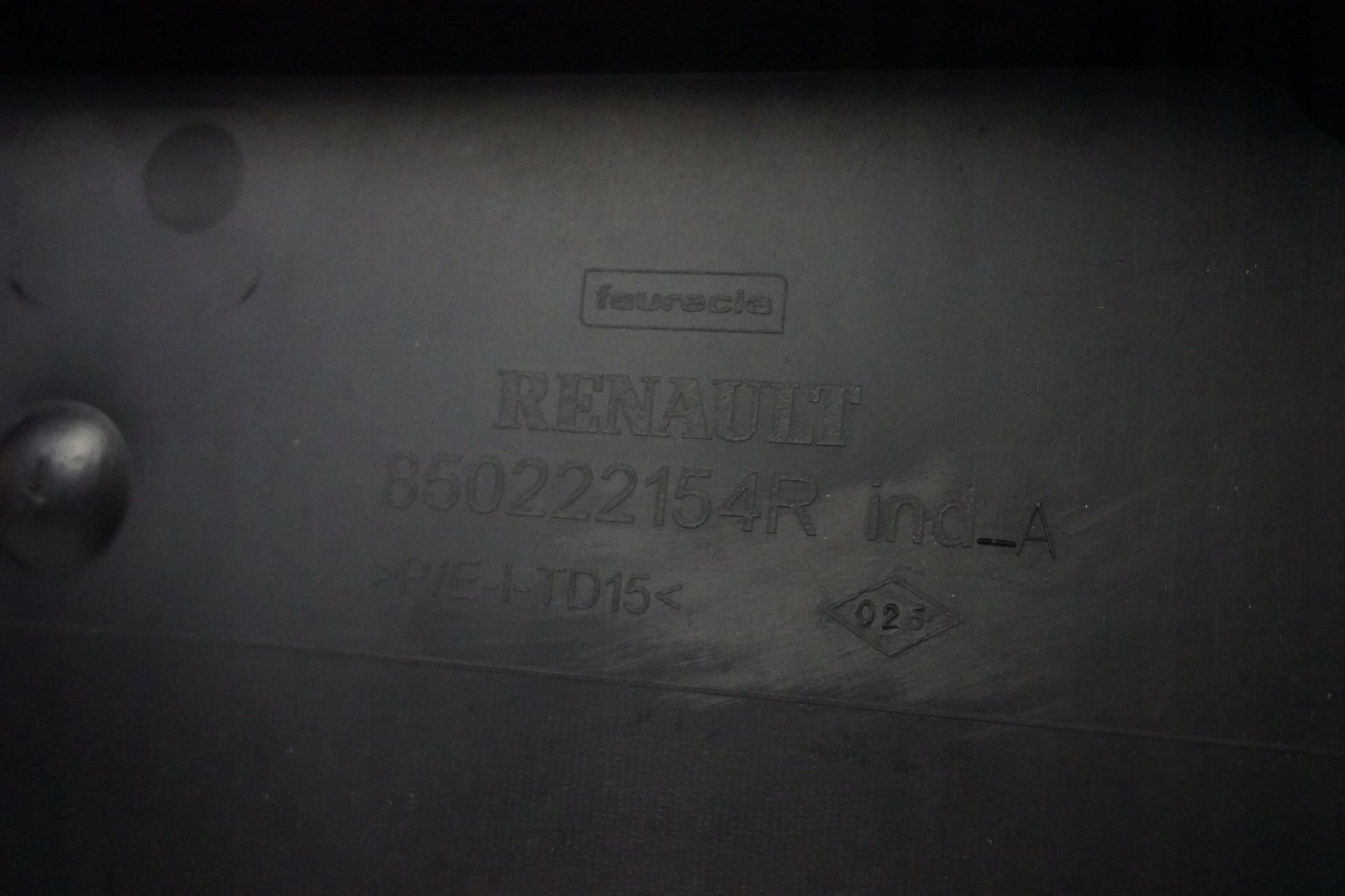 RENAULT KADJAR 15-18 FACTORY NEW REAR BUMPER 4 PDC ORIGINAL OE