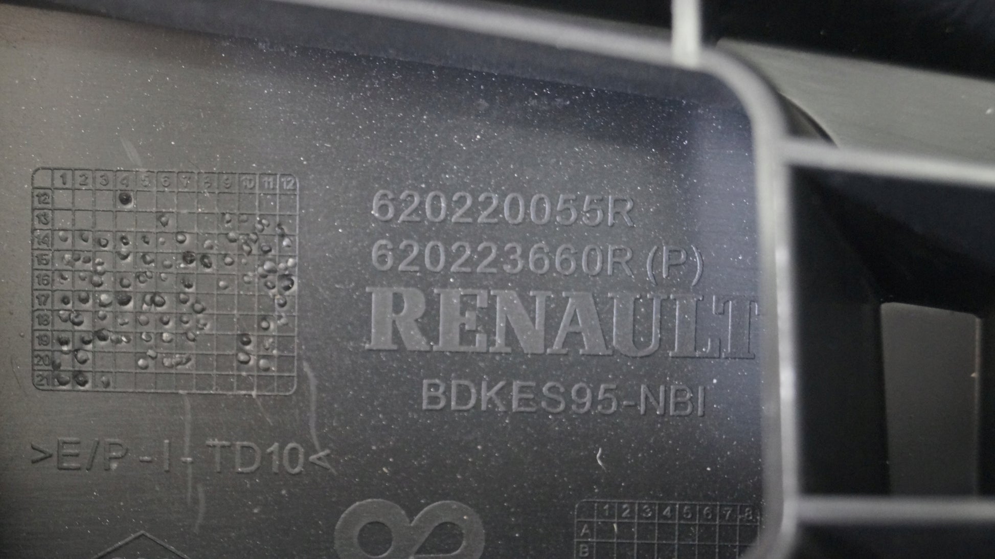 RENAULT MEGANE III 3 LIFT 13- FACTORY NEW FRONT BUMPER PDC ORIG