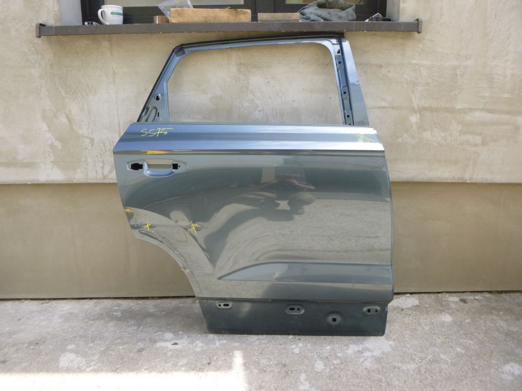 SEAT ATECA SKODA KAROQ 575 RIGHT REAR DOOR