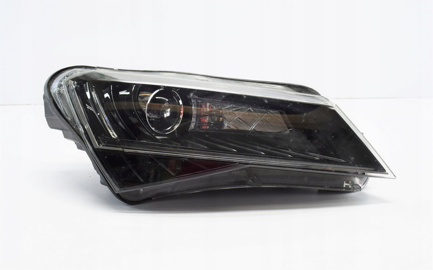 SUPERB III 3V HEADLIGHT RIGHT FRONT EU ORG