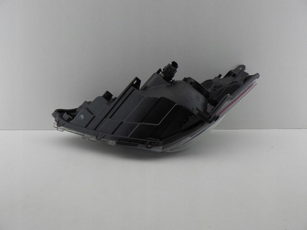 TOYOTA YARIS III 3 LIFT 17- Right Front Lamp