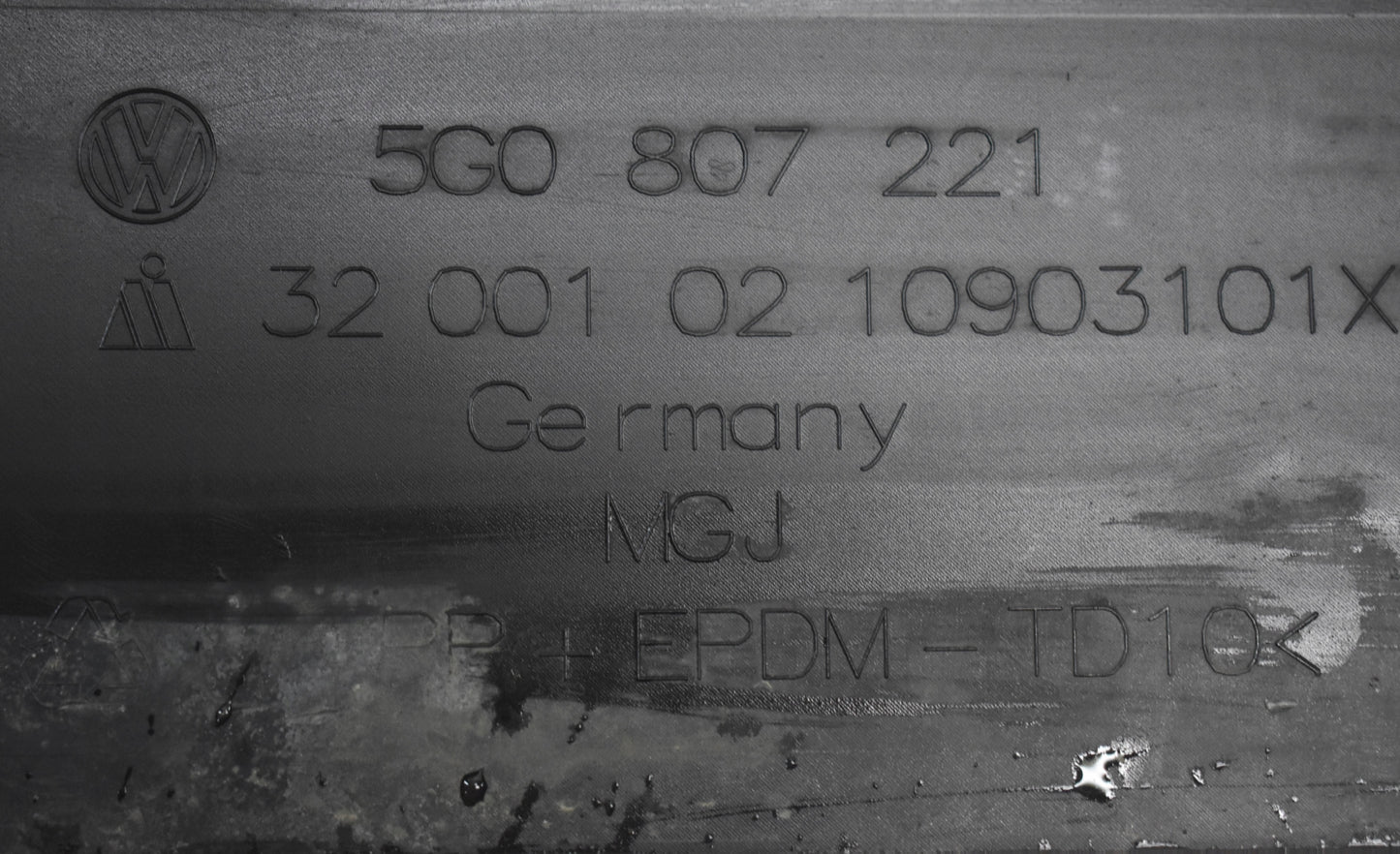 VW GOLF VII 5G0 FRONT BUMPER SUPER CONDITION ORG