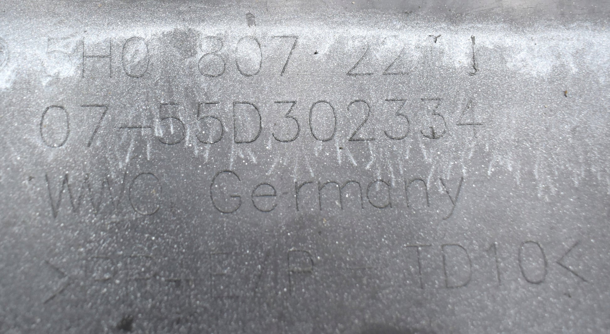 VW GOLF VIII 5H0 FRONT BUMPER ORG + GRILLE