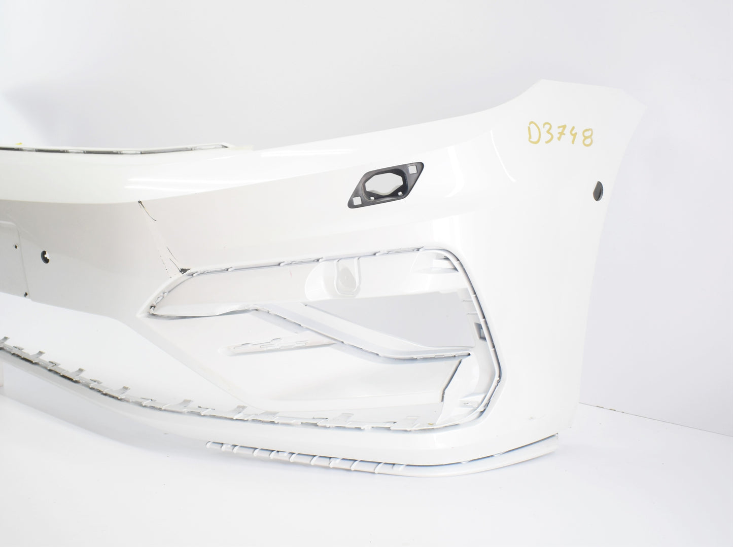 VW TOURAN 5TA R LINE FRONT BUMPER SUPER ORIGINAL CONDITION