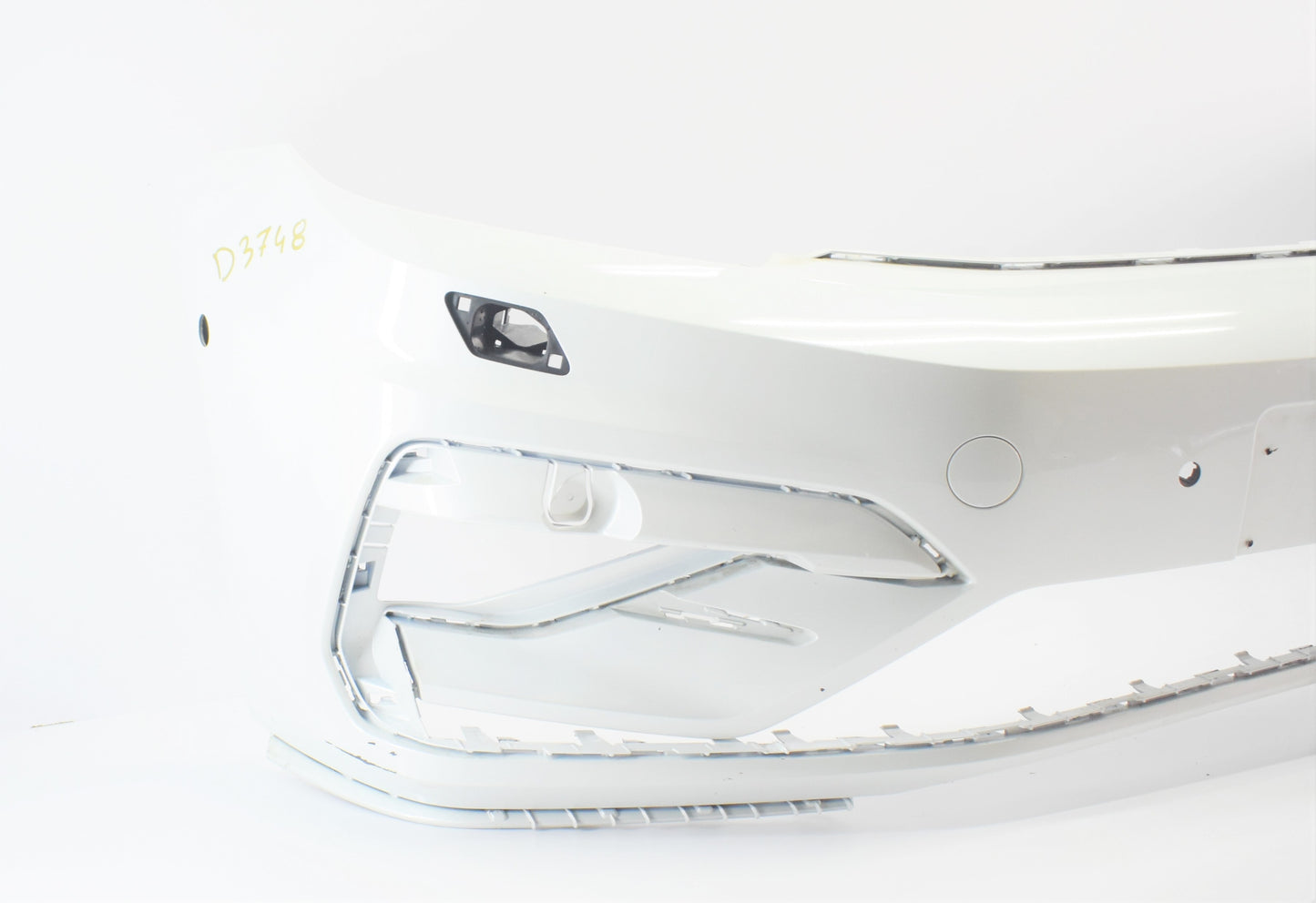 VW TOURAN 5TA R LINE FRONT BUMPER SUPER ORIGINAL CONDITION